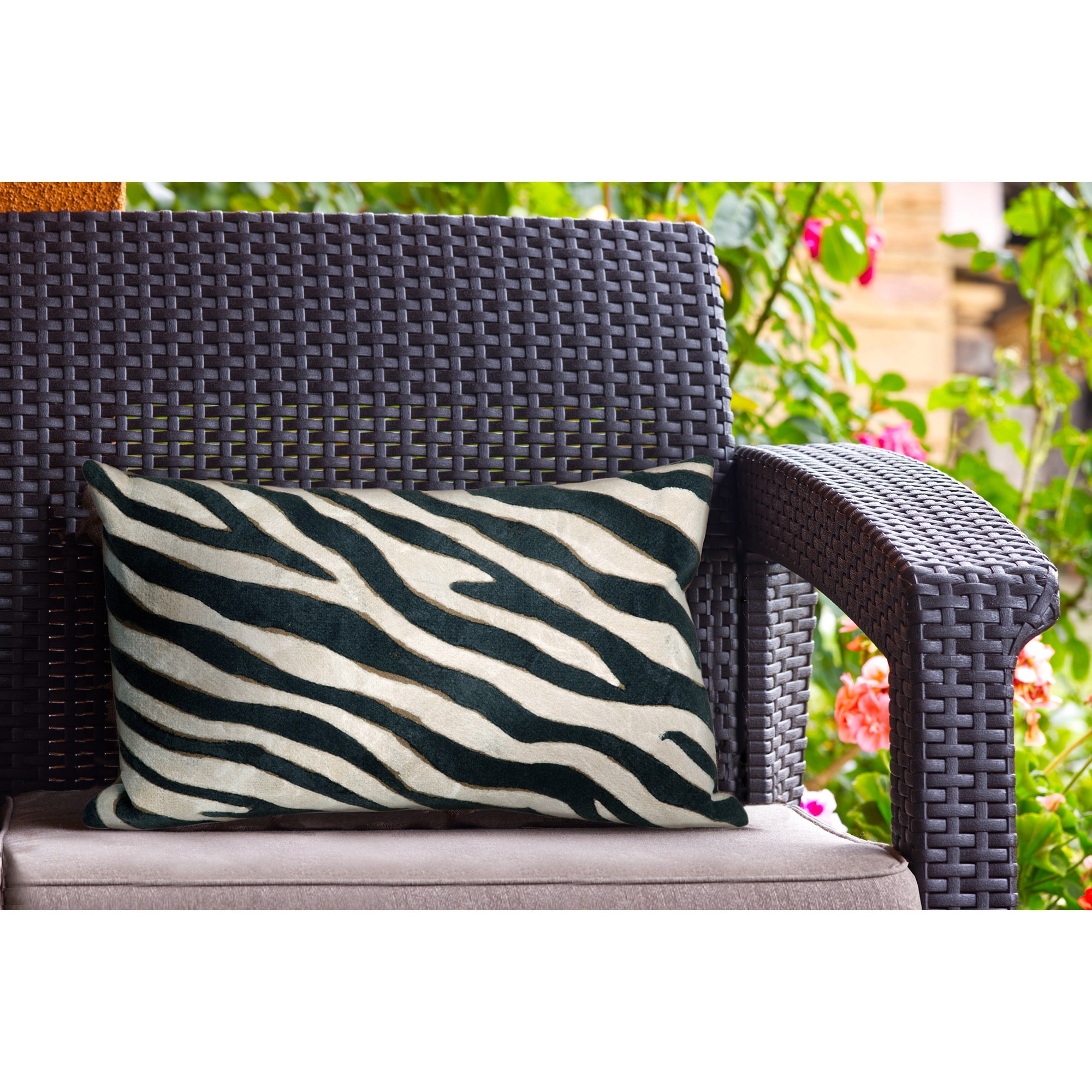 Liora Manne 7SA1S304348 Visions I 12-in x 20-in Black Rectangular Indoor Decorative Pillow