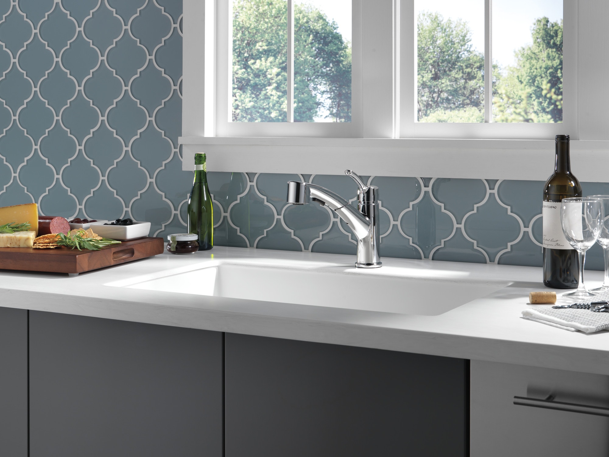 Chrome Single Handle Pull-Out Sprayer Kitchen Faucet