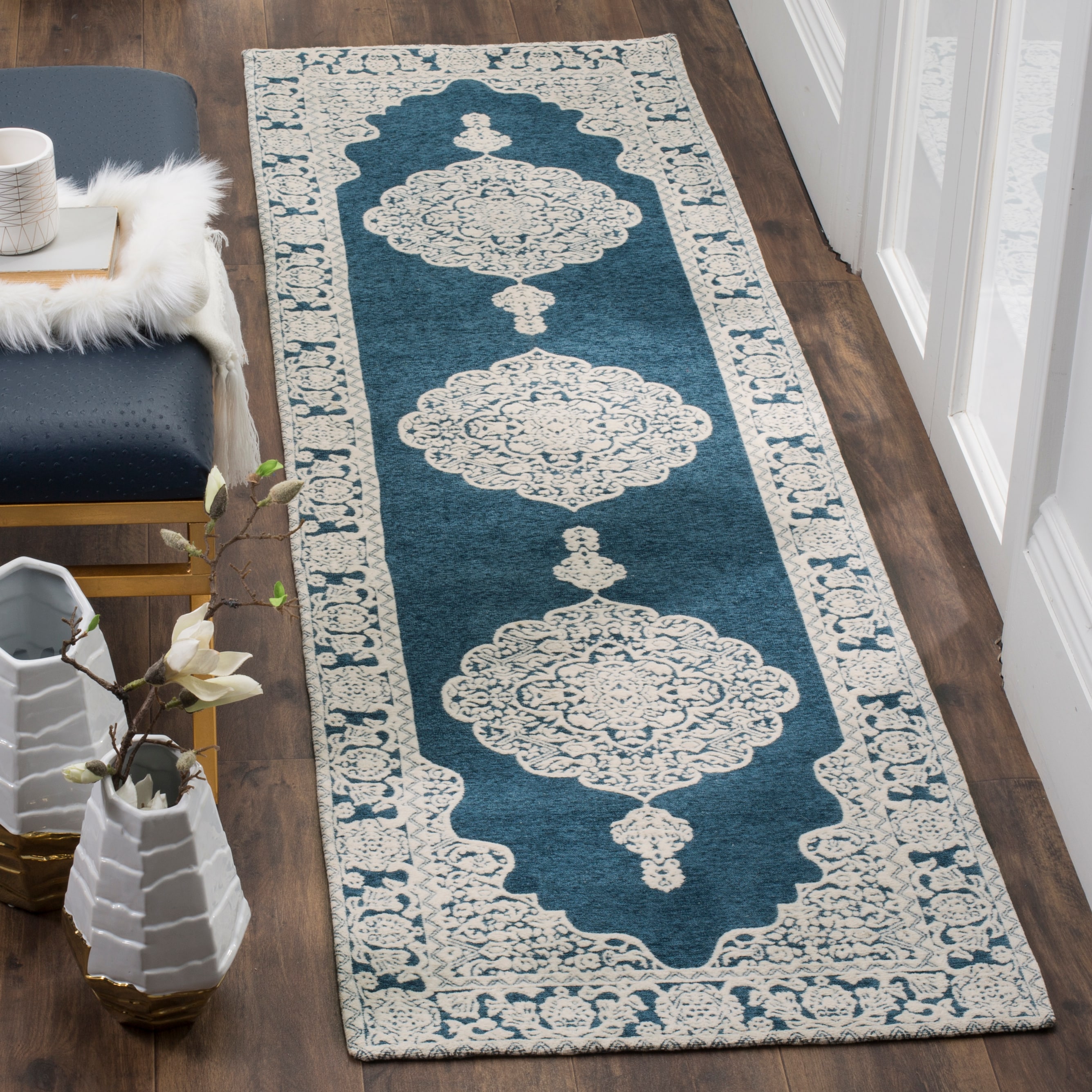 Safavieh MRB615D-26 Marbella Elien 2 x 6 (ft) Loomed Polyester Dark Blue/Ivory Rectangular Indoor Floral/Botanical Vintage Runner rug