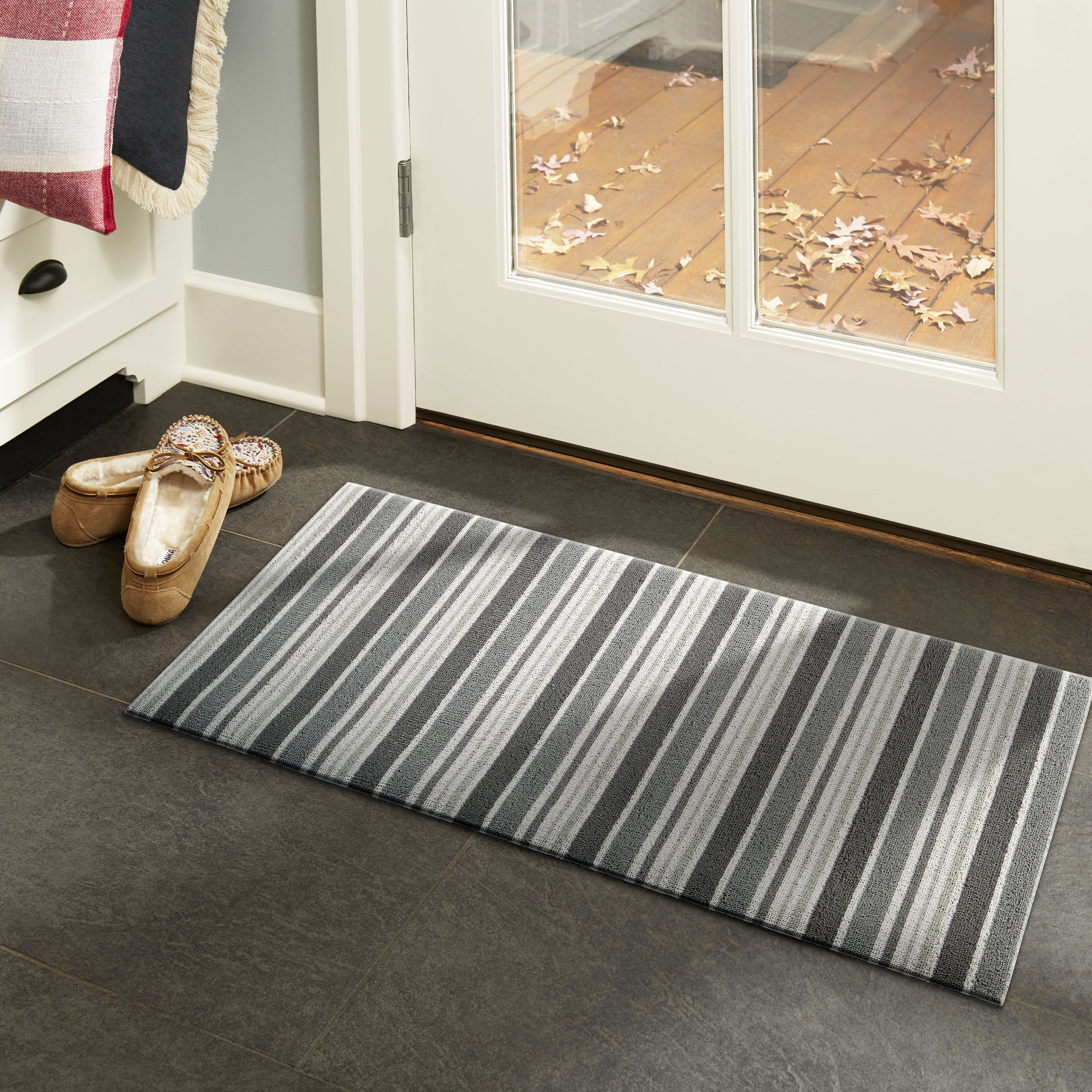 Clorox 2-ft x 3-ft Gray Rectangular Indoor Door Mat in the Mats