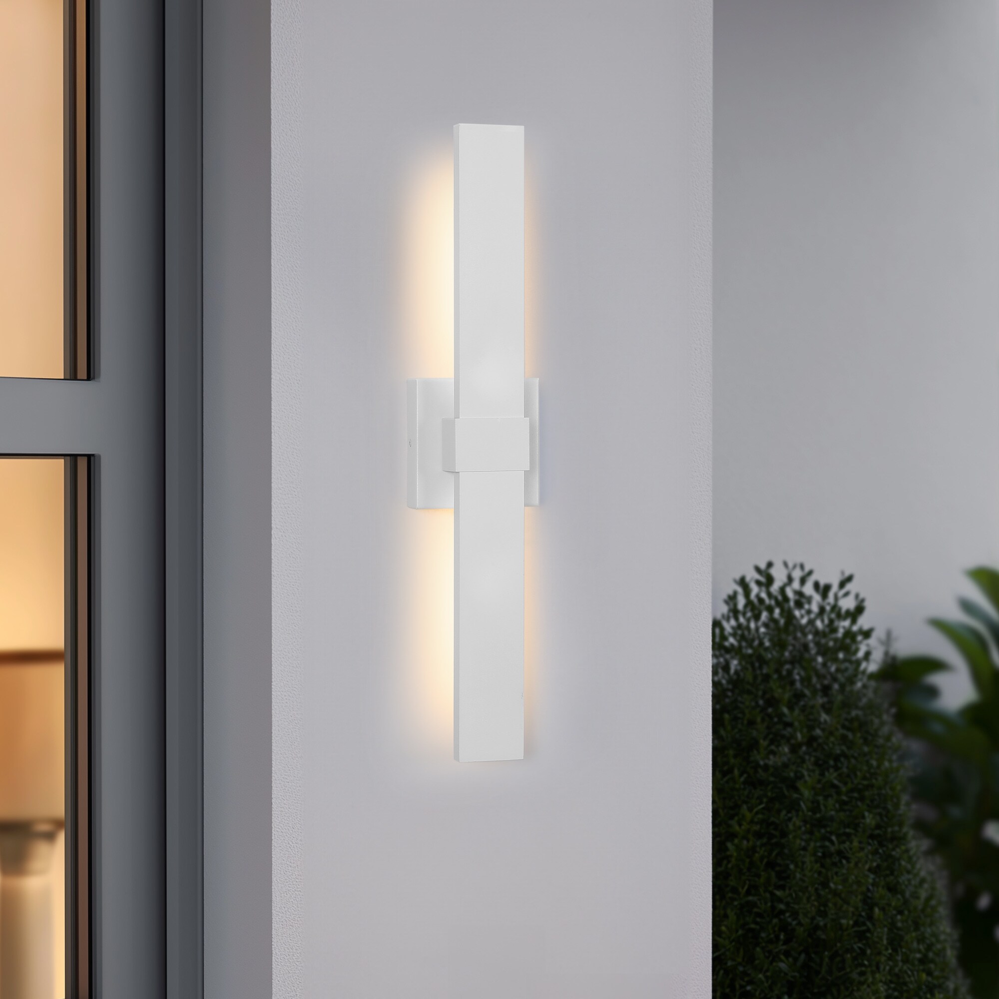 LamQee 06FTL0276BWT Wall Sconce 23.6-in H Matte White Hardwired Integrated LED Outdoor Wall Light