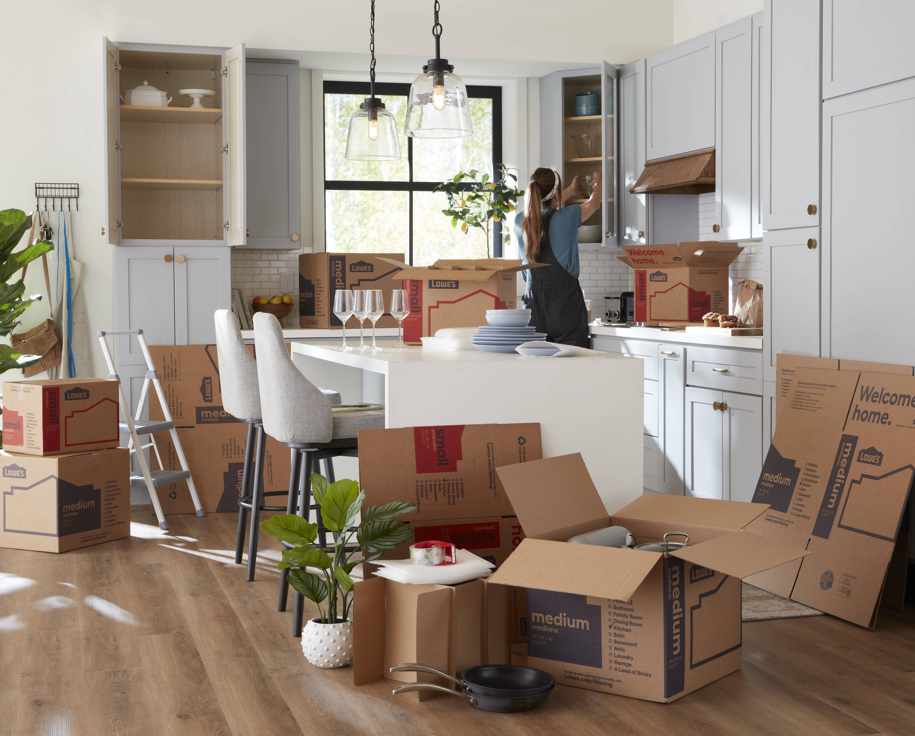 Lowe's 18-in W x 16-in H x 18-in D Classic Medium Cardboard Moving Box with Handle Holes
