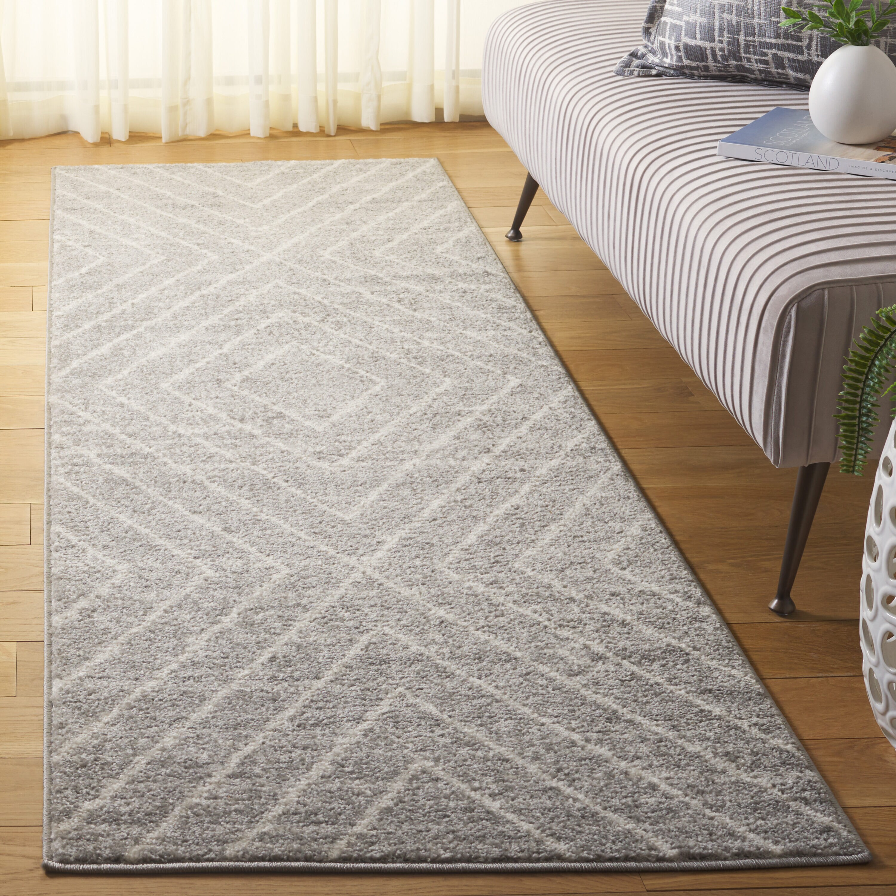 Adirondack 251G Grey Ivory 2ft-6in x 8ft Runner Rug