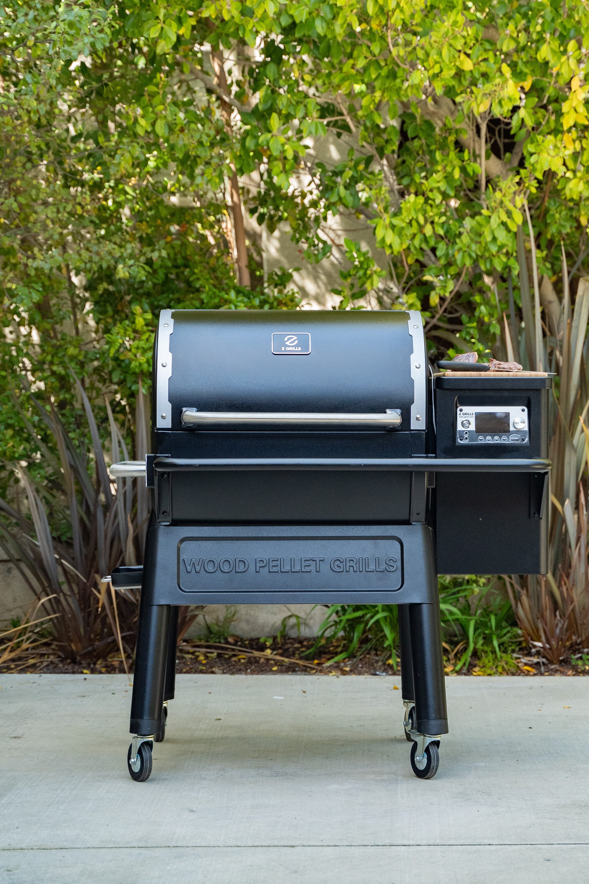 Z GRILLS ZPG7052BLEC Z-Grill 709-Sq in Black Pellet Grill with Smart Compatibility
