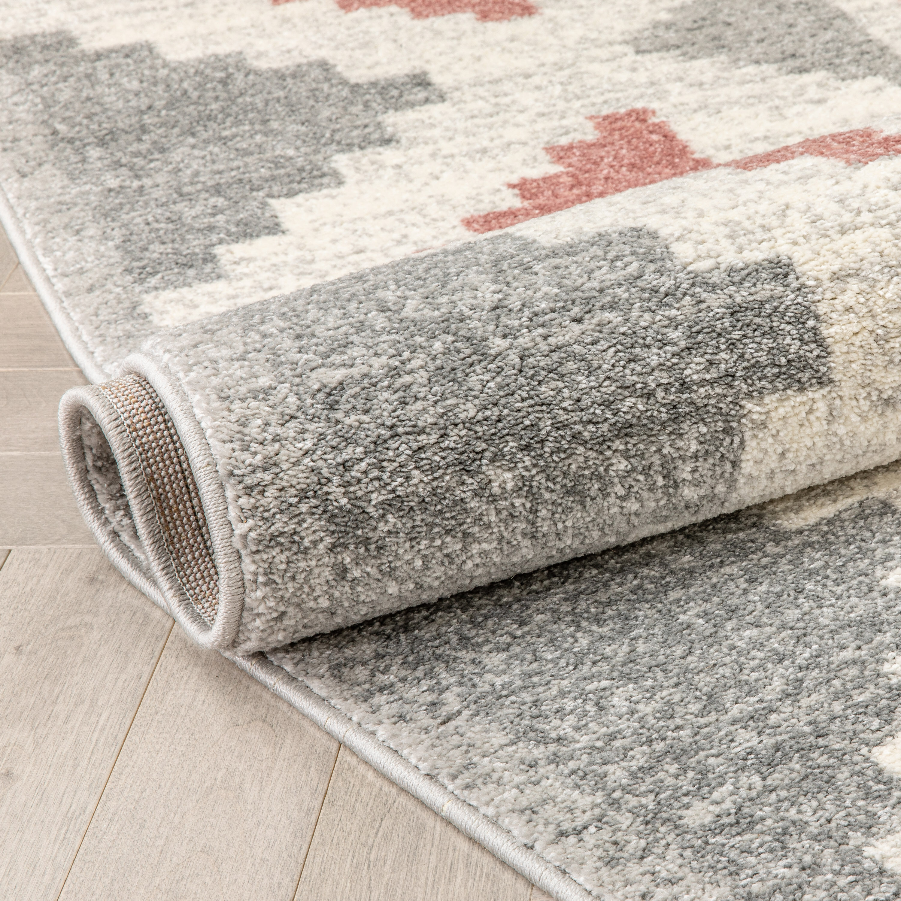 Blush and Gray Geometric Synthetic 5' x 7' Area Rug