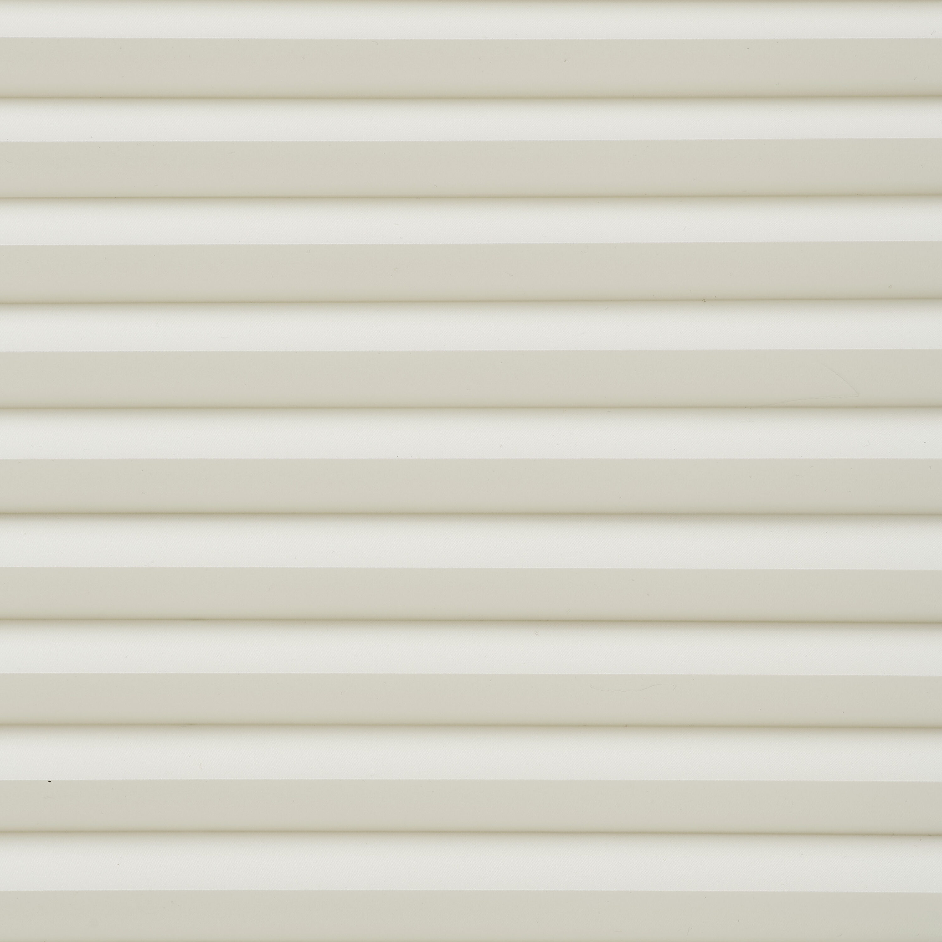 Bali 05B-2002 Luminance Modern Cream Light filtering Polyester Pleated shade swatch