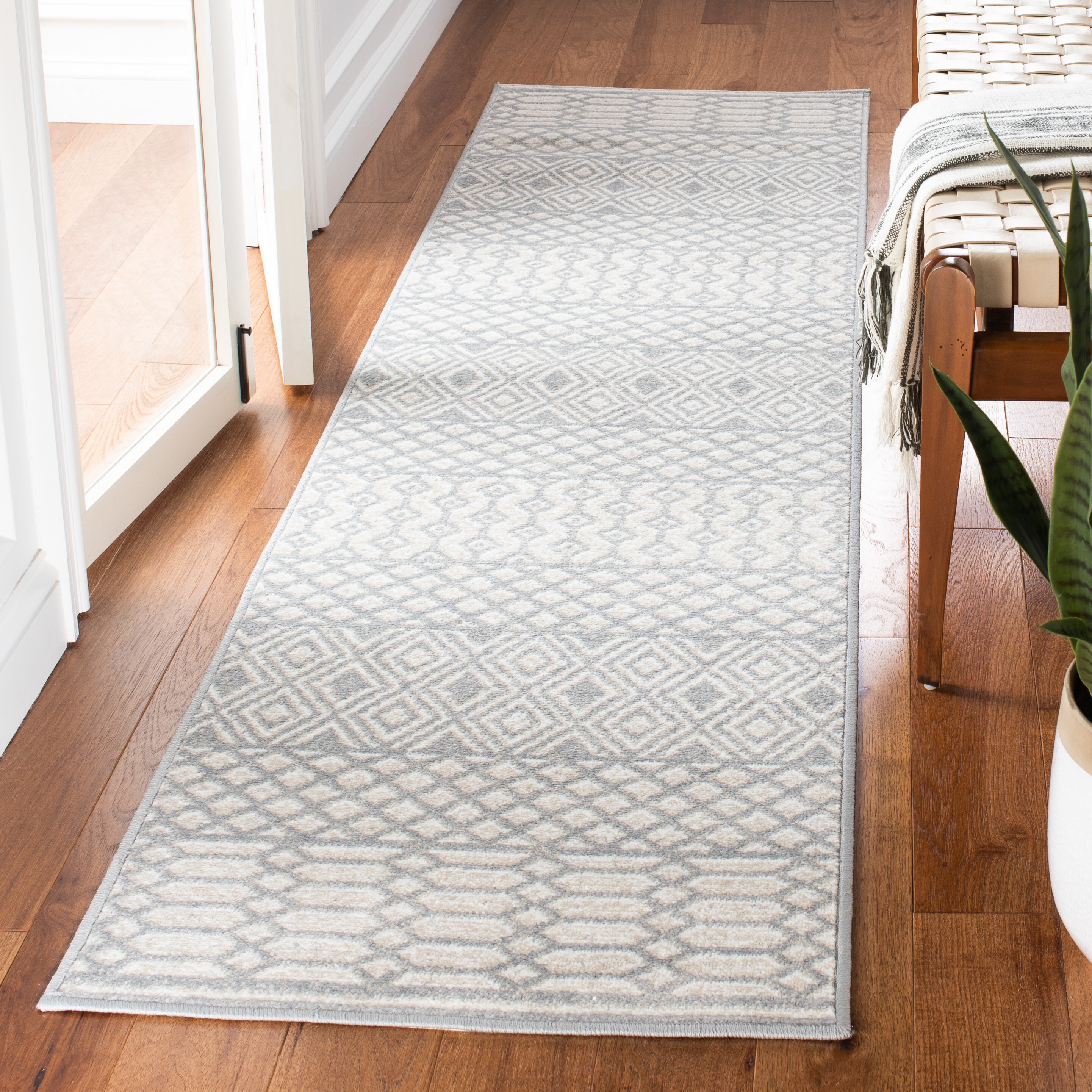 Safavieh BMT132A-29 Belmont Rorie 2 x 9 (ft) Loomed Synthetic Ivory/Gray Rectangular Indoor Abstract Farmhouse/Cottage Runner rug