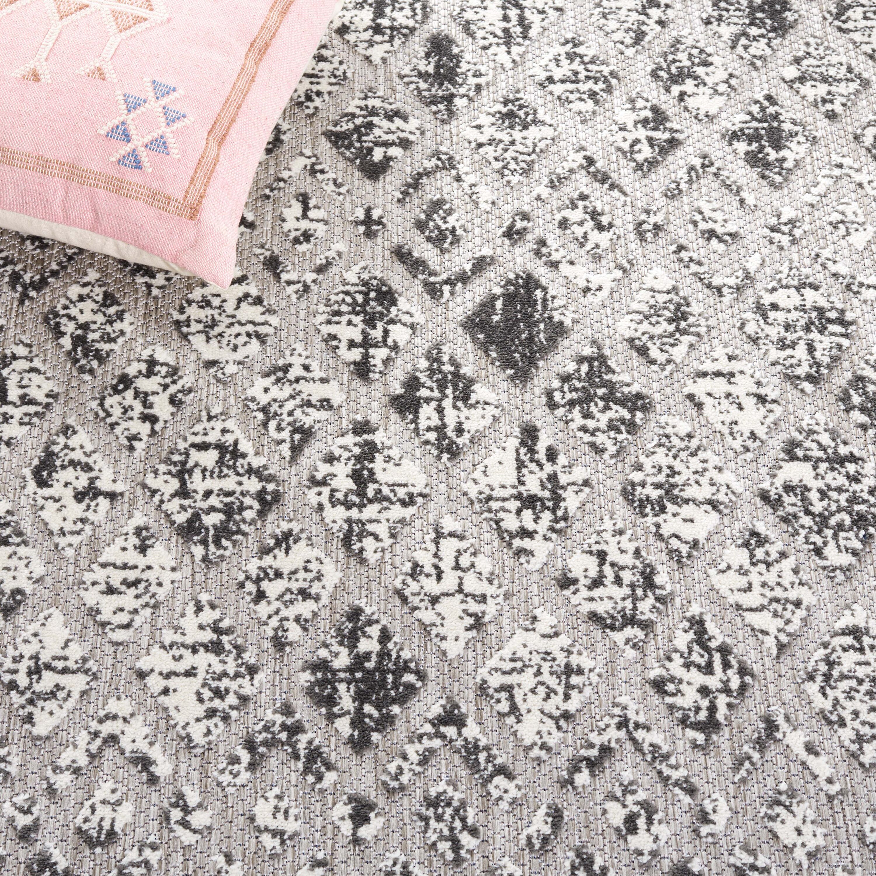 Gray Geometric Synthetic Indoor/Outdoor Area Rug