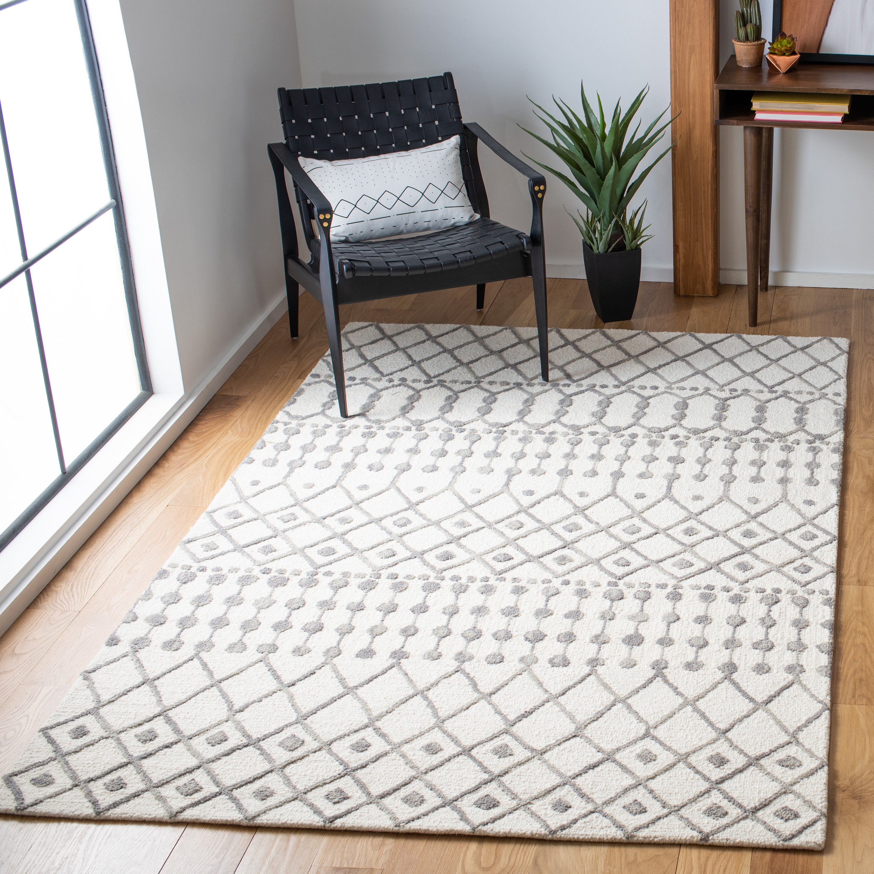 Safavieh BLM115A-3 Blossom Samantha 3 x 5 (ft) Tufted Wool Ivory/Gray Rectangular Indoor Geometric Bohemian/Eclectic Throw rug