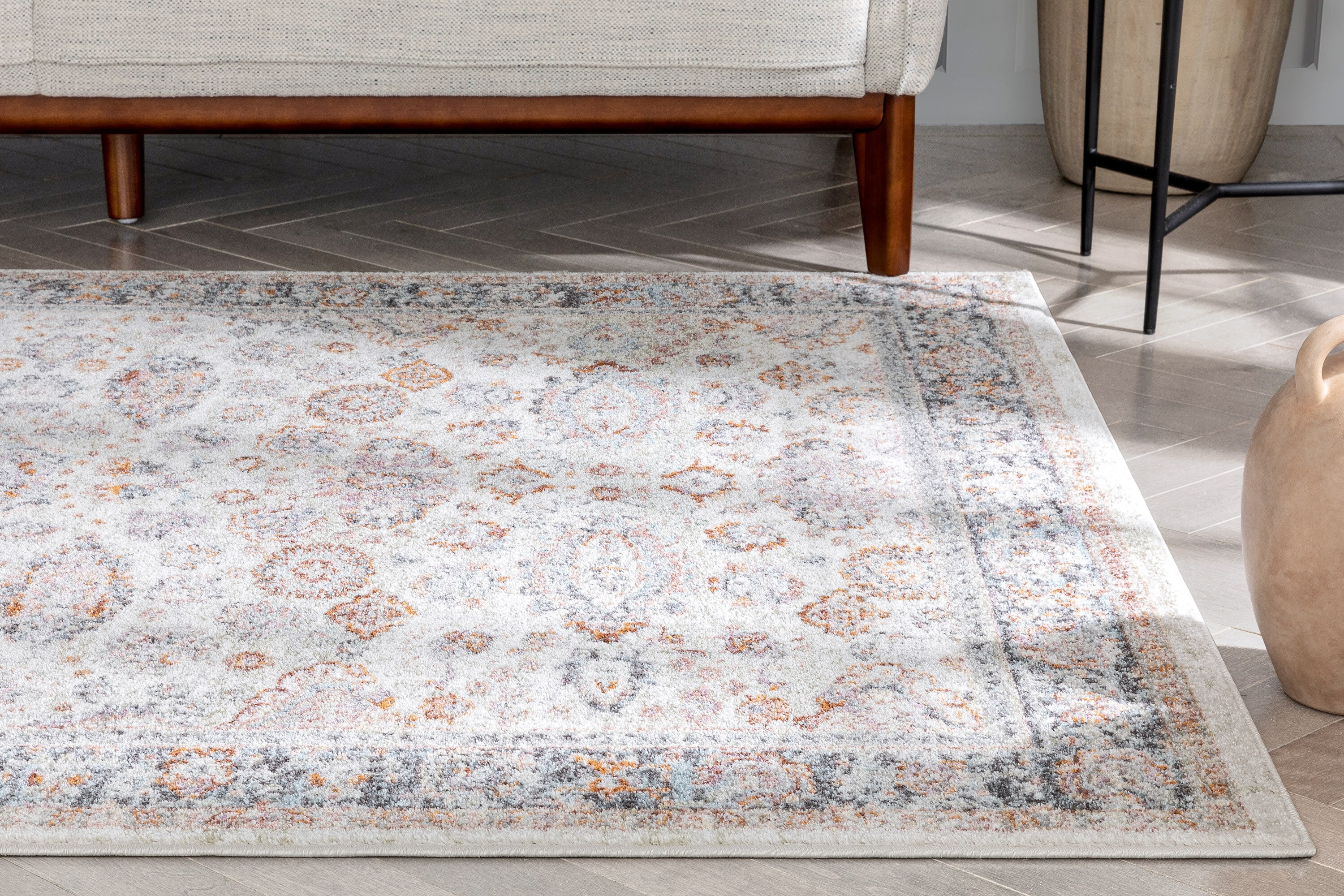 Ivory Floral Synthetic Reversible 5' x 7' Area Rug