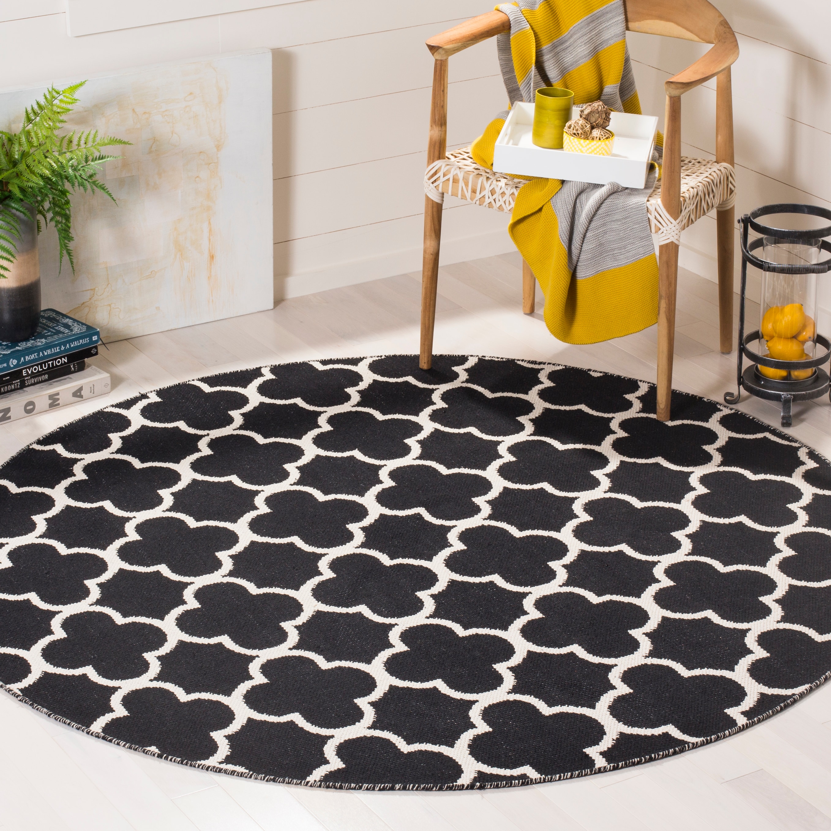 Safavieh MTK725D-6R Montauk Kure 6 x 6 (ft) Cotton Black/Ivory Round Indoor Trellis Coastal Area rug