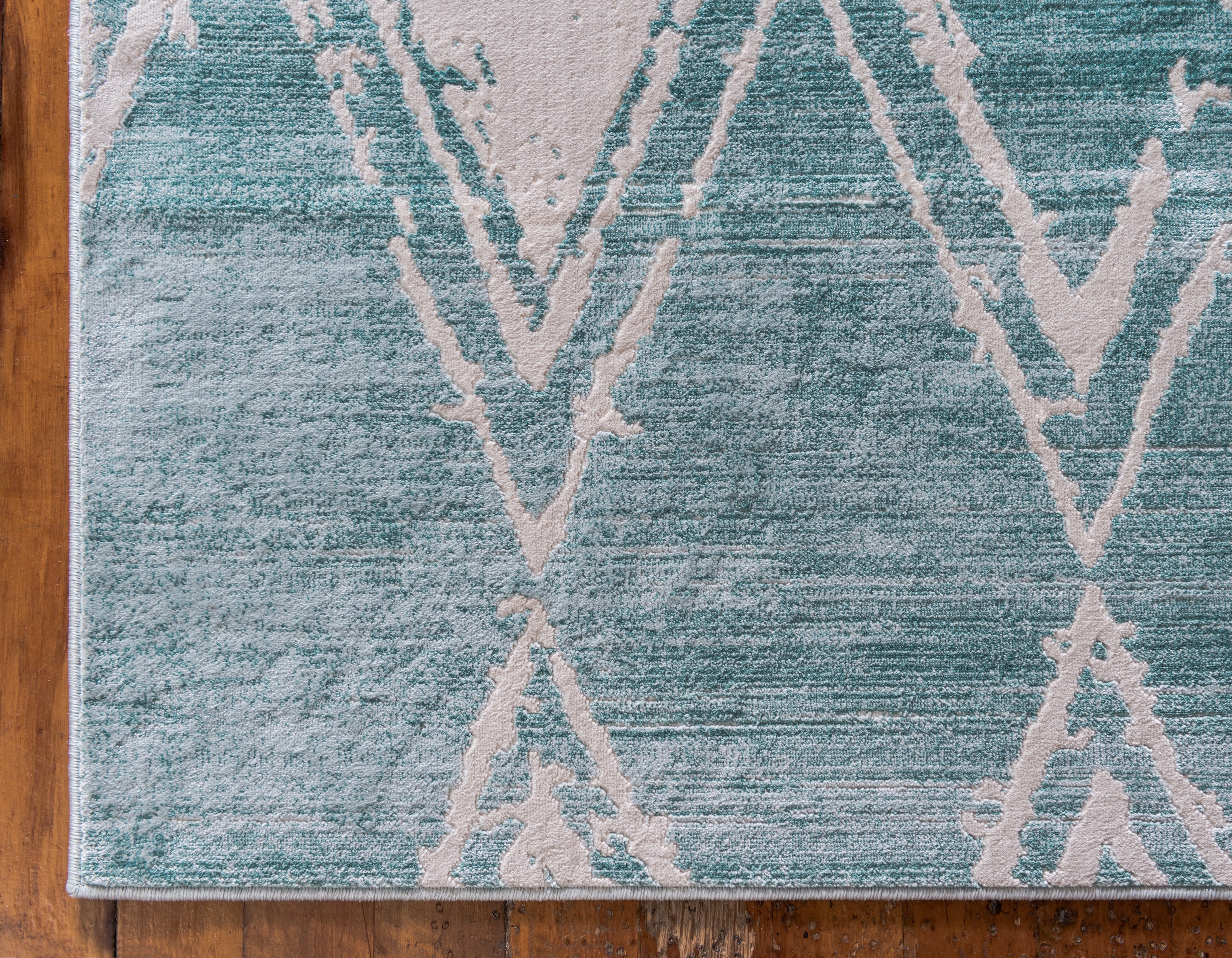 Turquoise and Ivory Rectangular Synthetic Indoor Rug, 5' x 8'