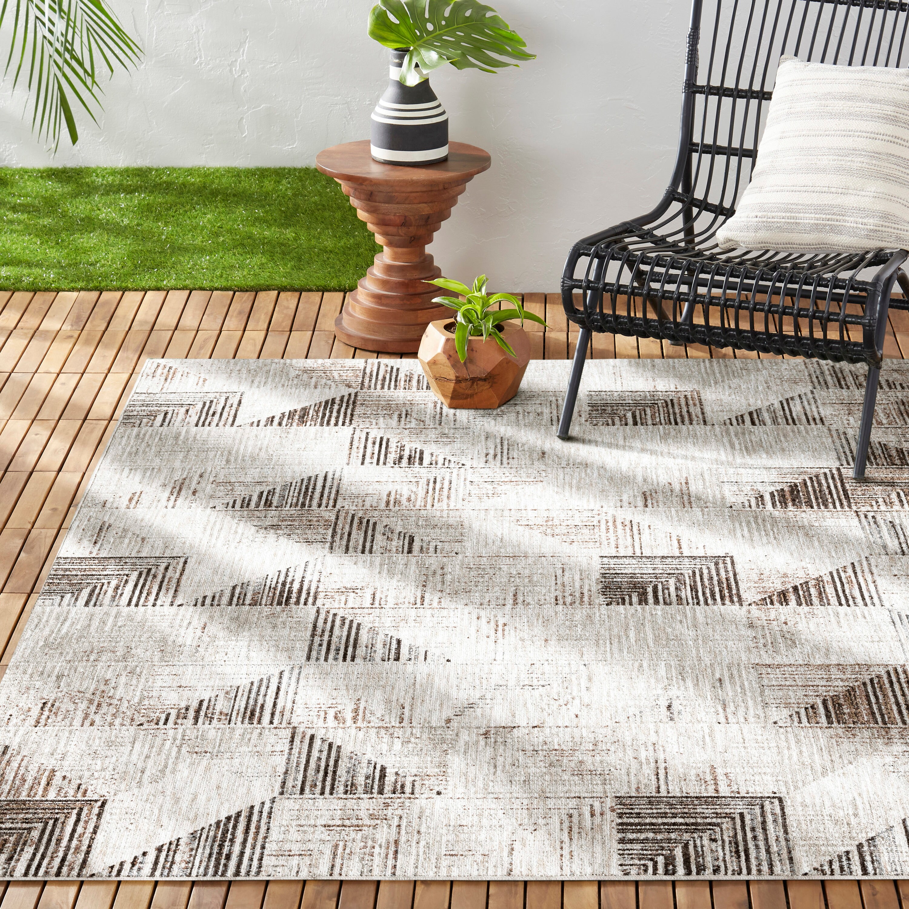 Brookstone Nature Cascade 8 x 10 Indoor Outdoor Geometric Area Rug