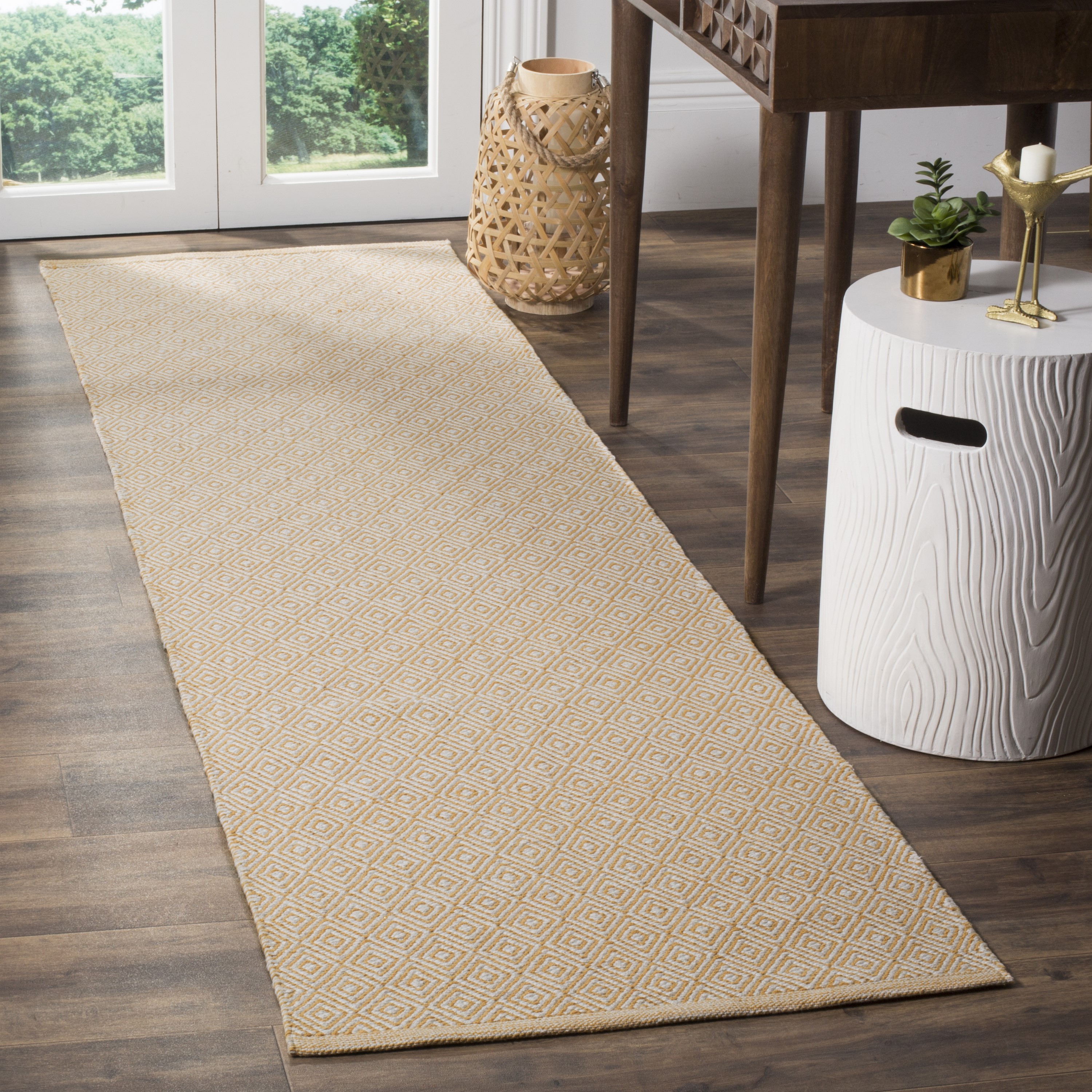 Safavieh MTK515K-28 Montauk Lucie 2 x 8 (ft) Cotton Ivory/Gold Rectangular Indoor Geometric Runner rug