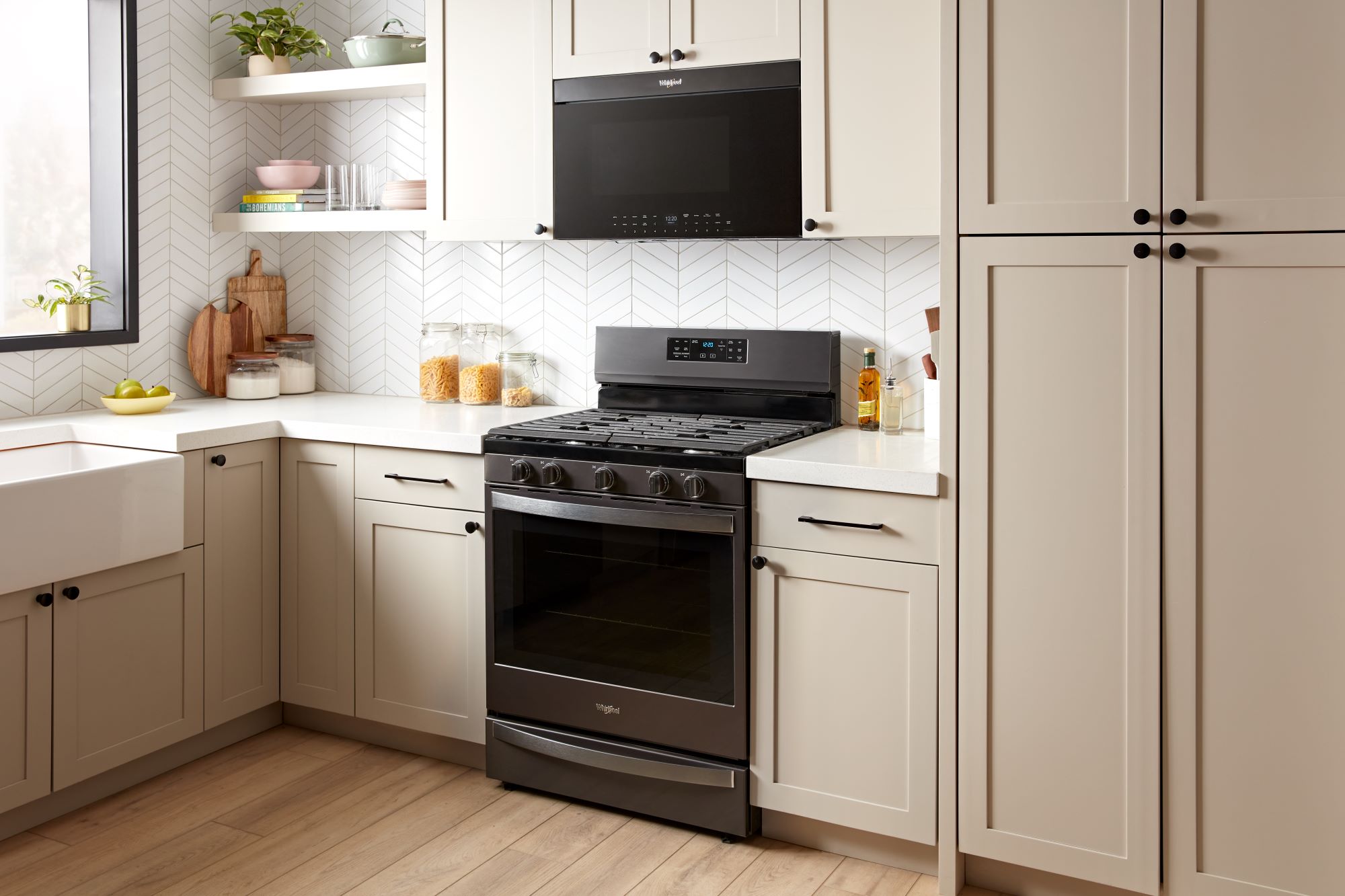 Whirlpool 1.1-cu ft 1800-Watt Smart Over-the-Range True Convection ...