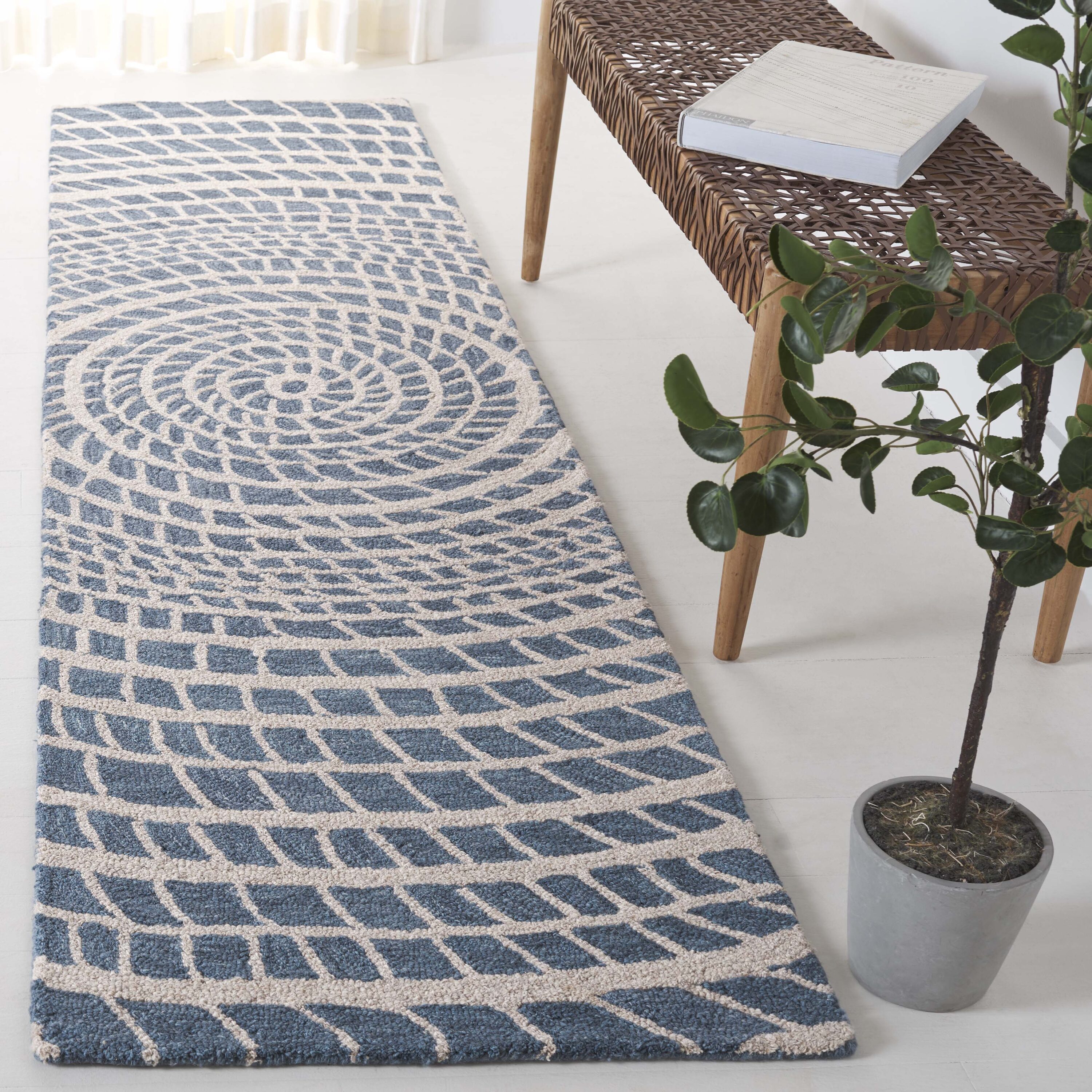  Ebony 652 Blue/Ivory Contemporary 2ft-3in x 9ft Runner Rug