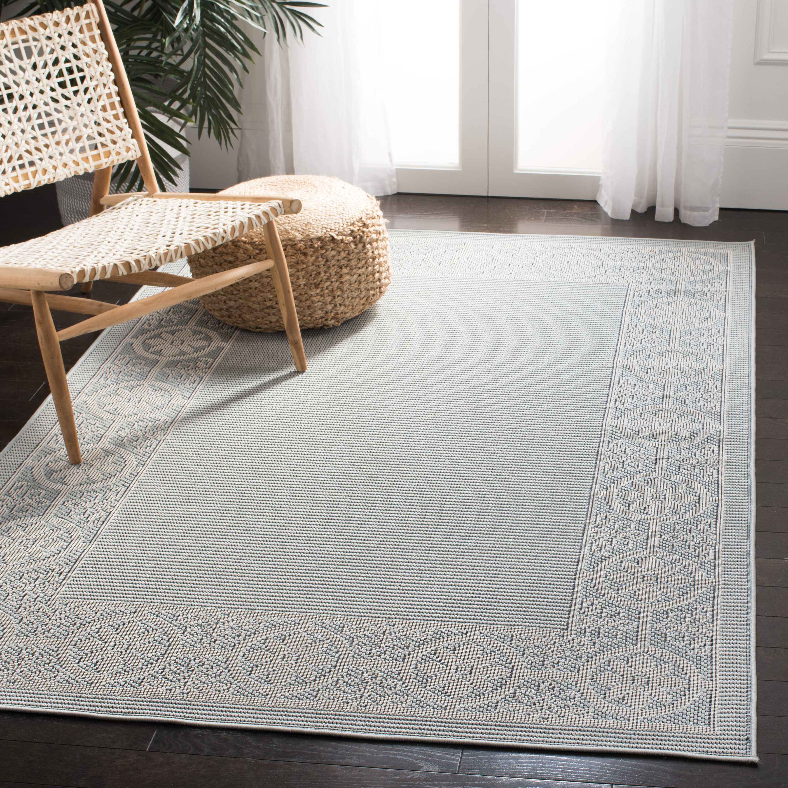 Safavieh BMU815M-4 Bermuda Pembroke 4 x 6 (ft) Loomed Polypropylene Light Blue/Ivory Rectangular Indoor/Outdoor Floral/Botanical Coastal Area rug