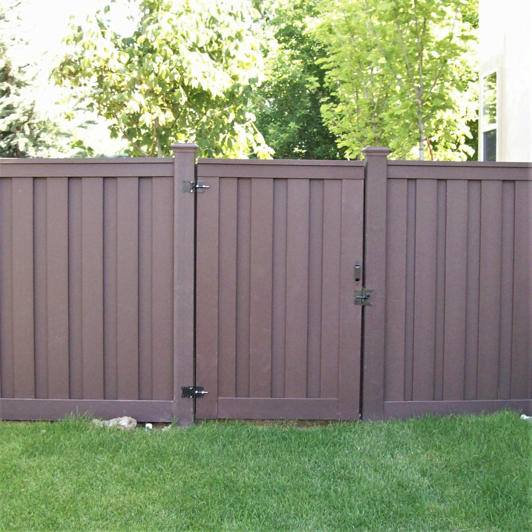 Trex Fencing Seclusions 6-ft H x 5-ft W Woodland Brown Residential Composite Fence Gate with Hardware in the Composite Fence Gates department at Lowes