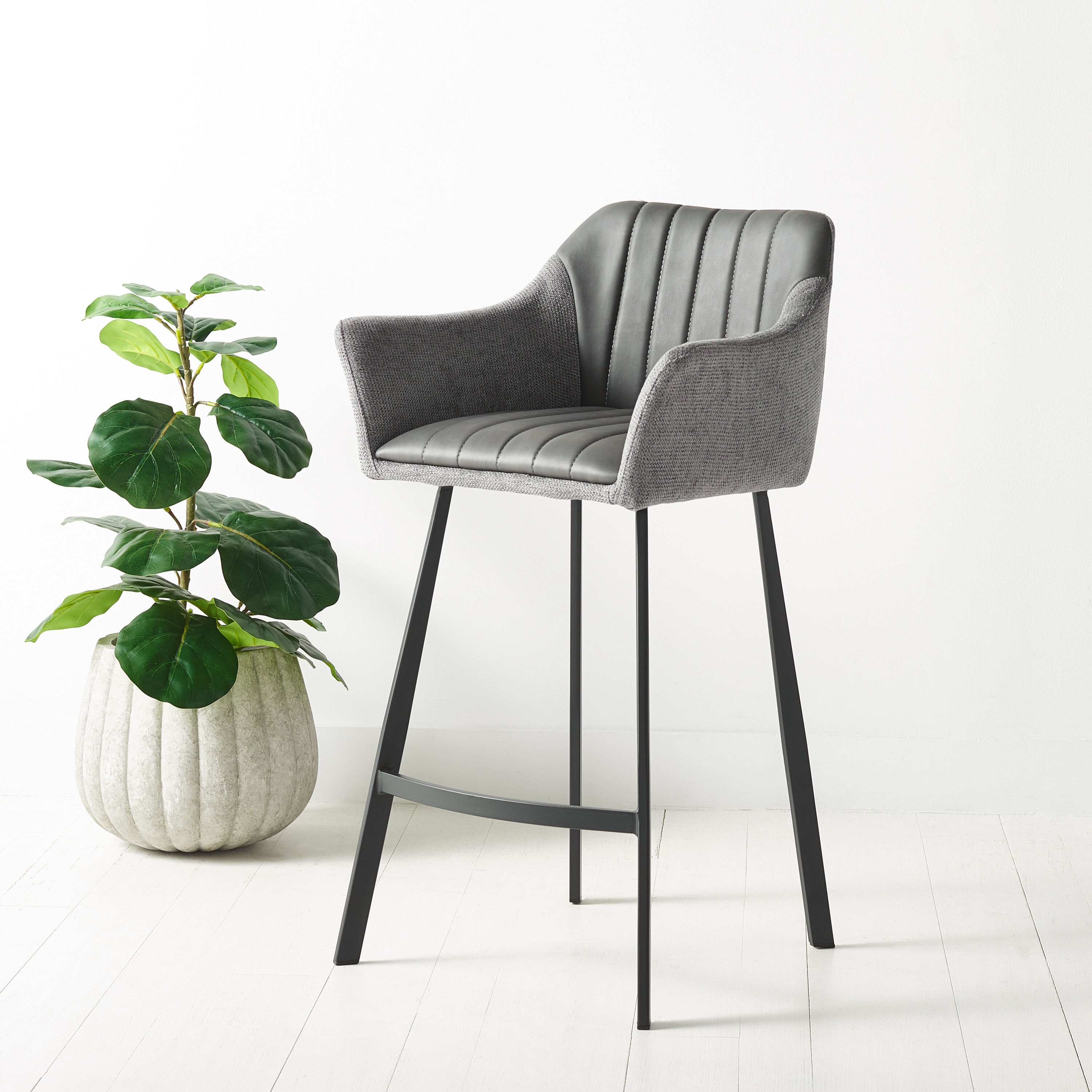 Safavieh BST3019A Gray/Black 26-in H Counter height (24-in to 27-in) Bucket Seat Upholstered Metal Back Bar Stool with Arms and Back
