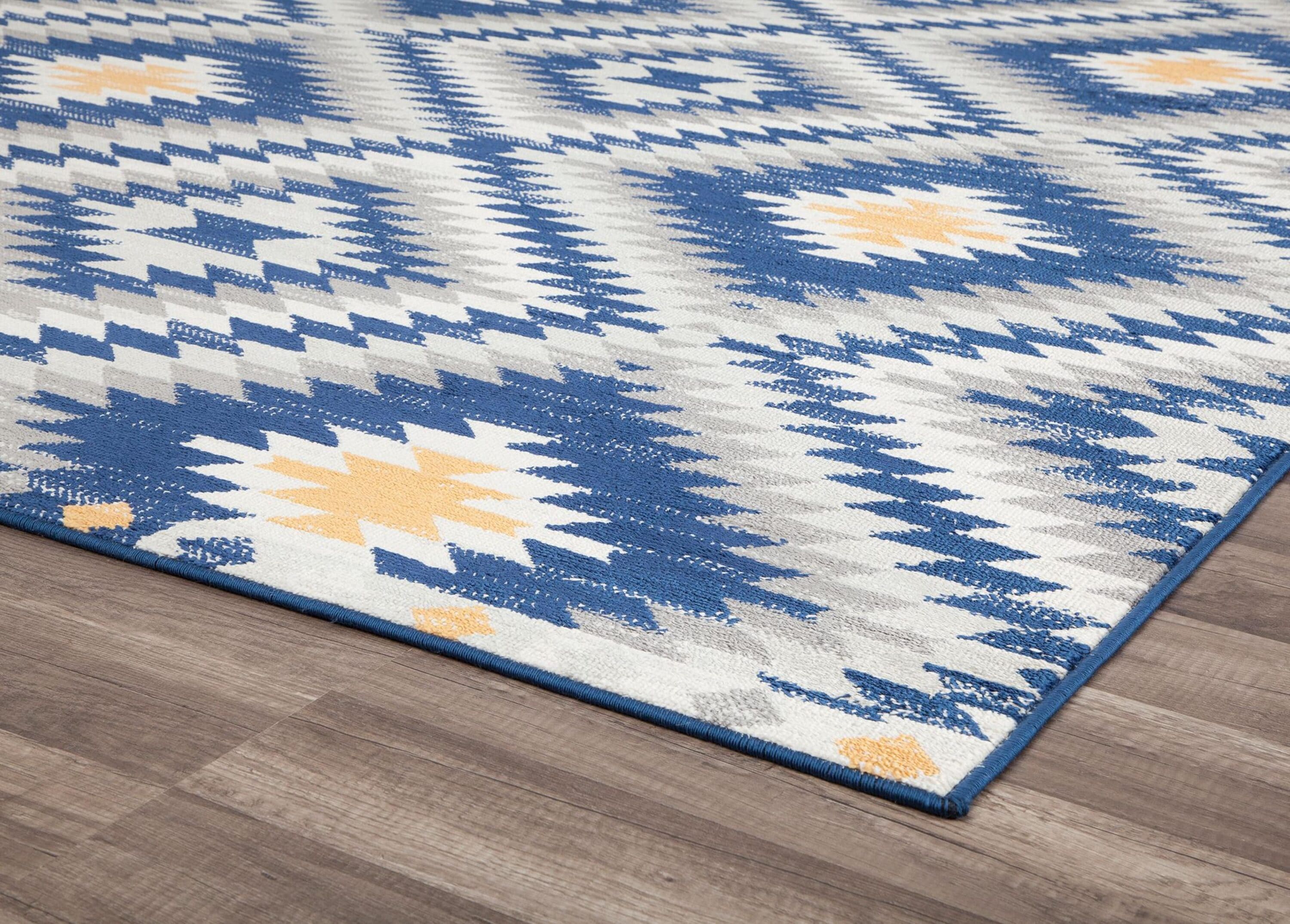 Soleil Reversible Blue Synthetic 5' x 7' Stain-Resistant Area Rug