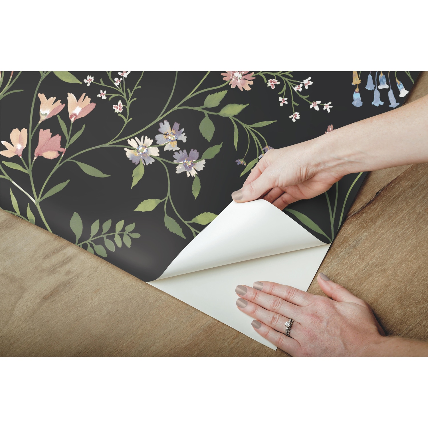 RoomMates 30.75-sq ft Green Vinyl Floral Self-adhesive Peel and Stick ...