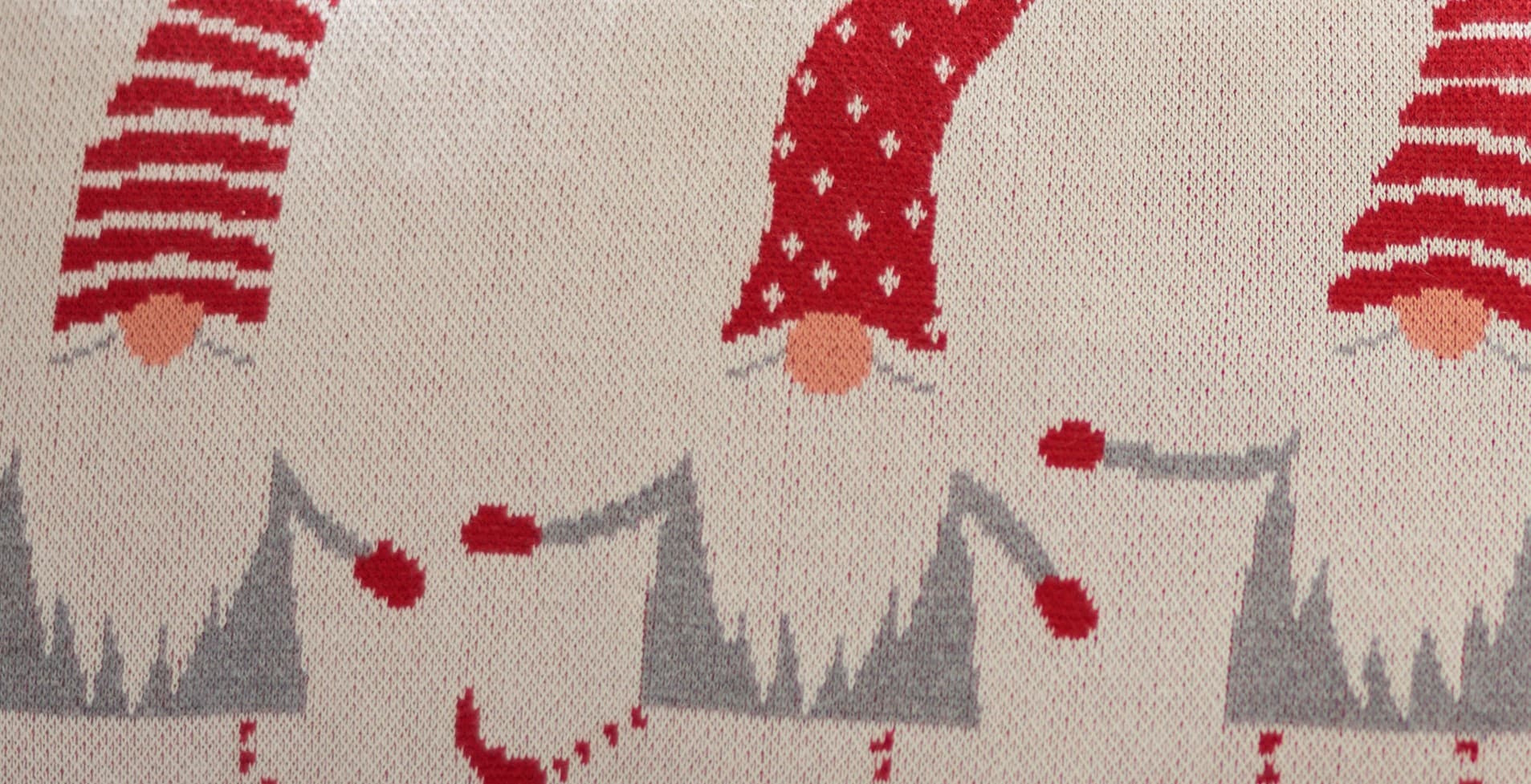 Safavieh HOL3001A-1624 Table-Christmas-Decorations - View #5