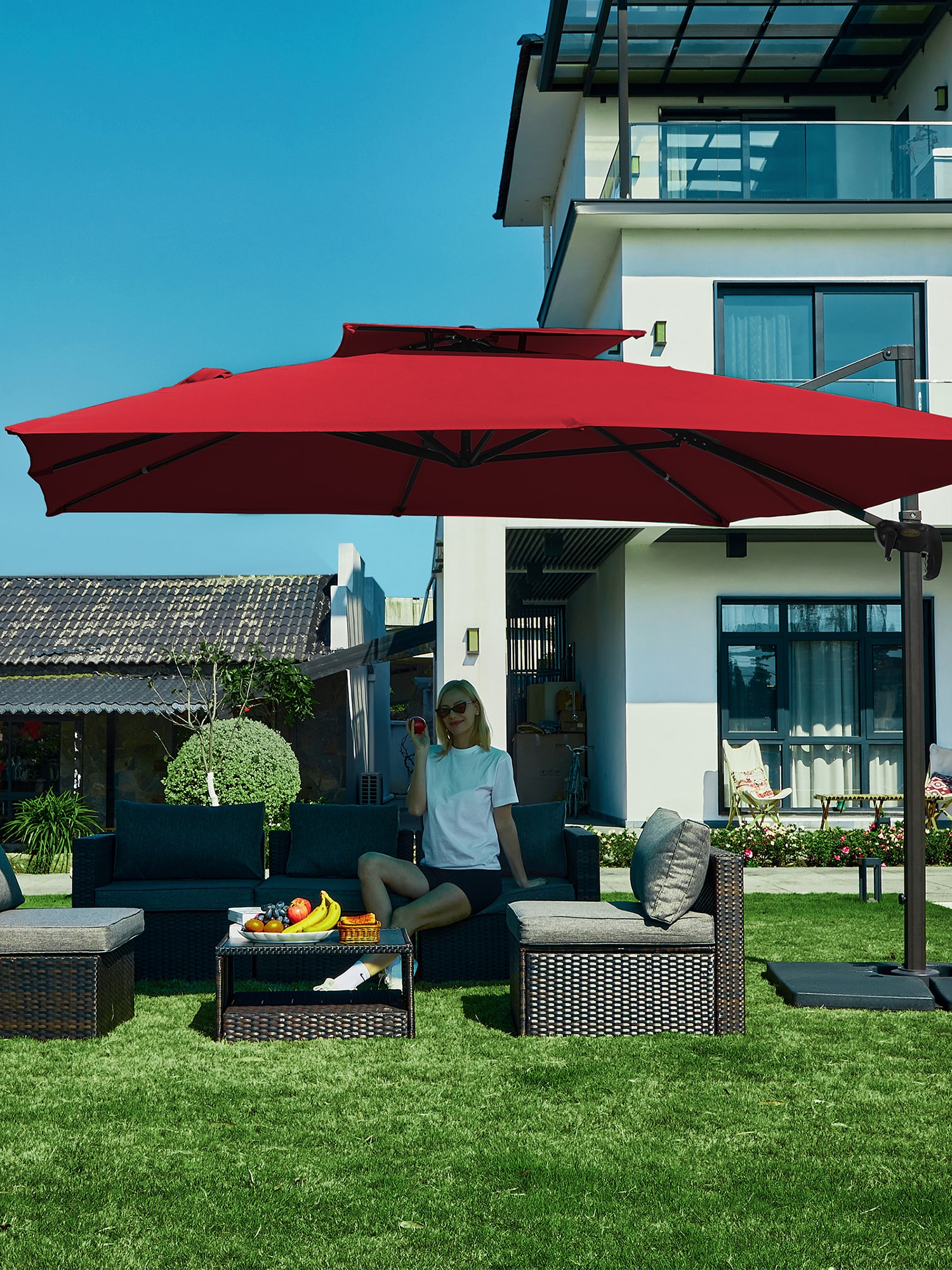 JEAREY 11-ft Aluminum Red Crank Cantilever Patio Umbrella JE-LKZLM ...