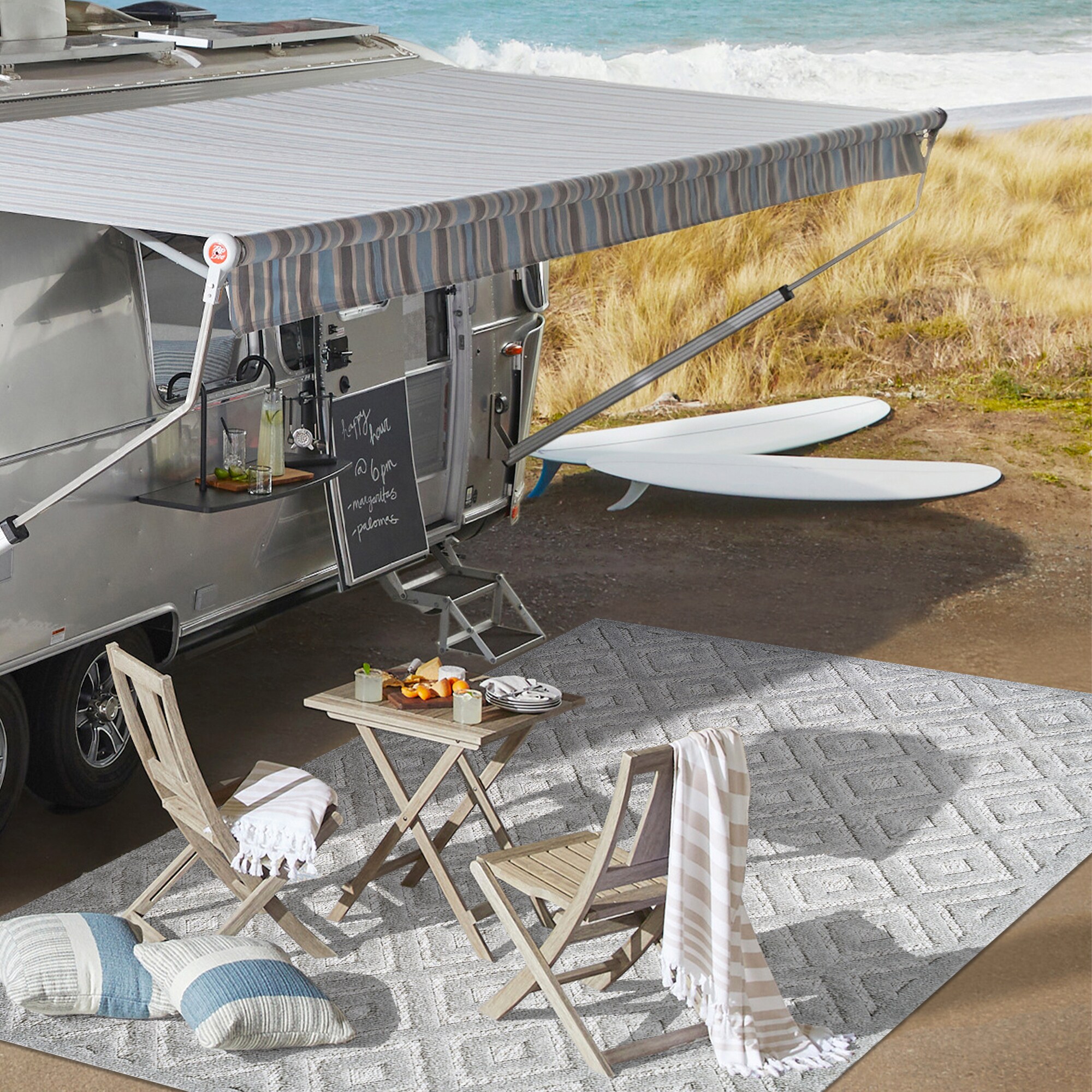 Elysian Light Gray Geometric Synthetic Indoor/Outdoor Rug