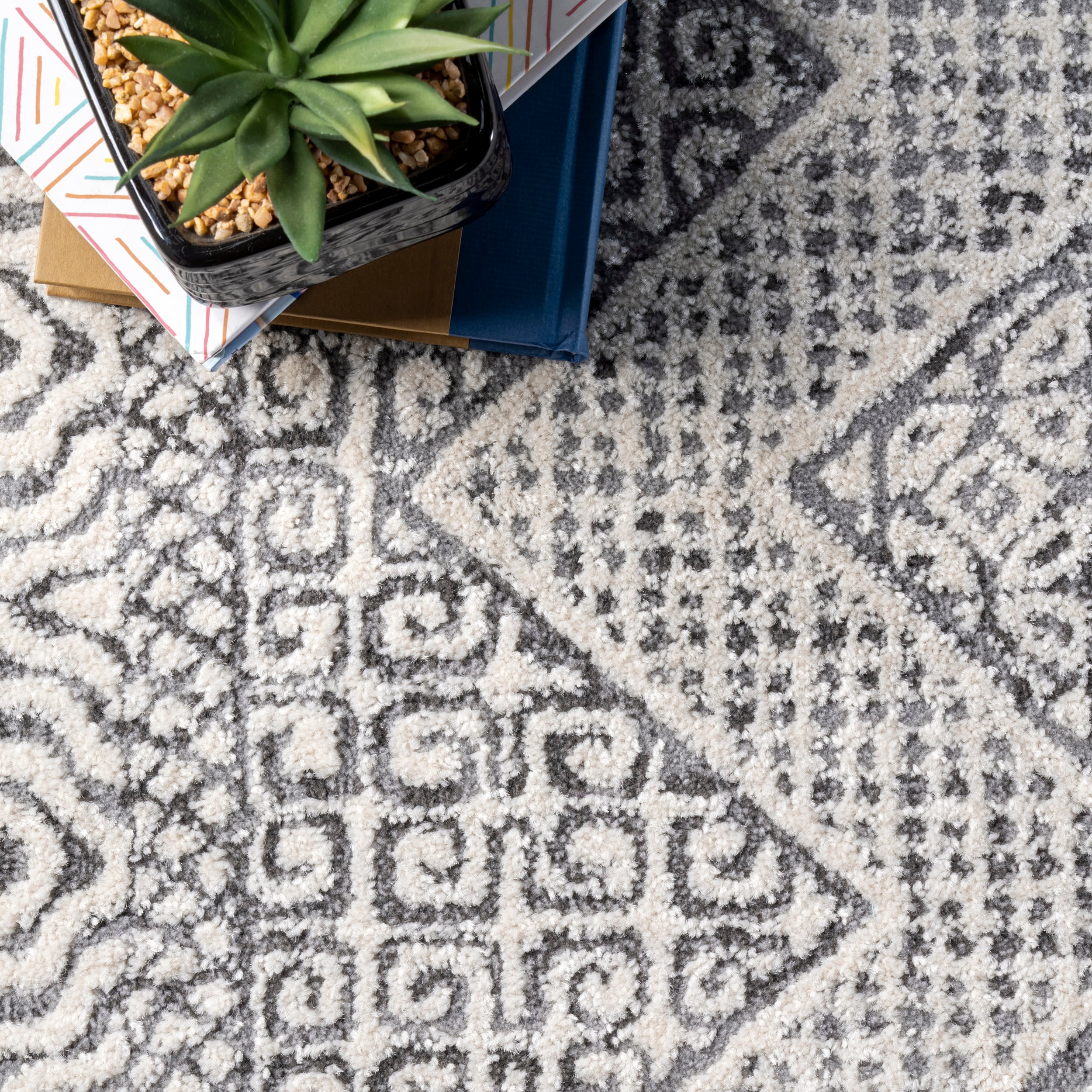 Gray Geometric Synthetic Moroccan Area Rug, 6' 7" x 9'