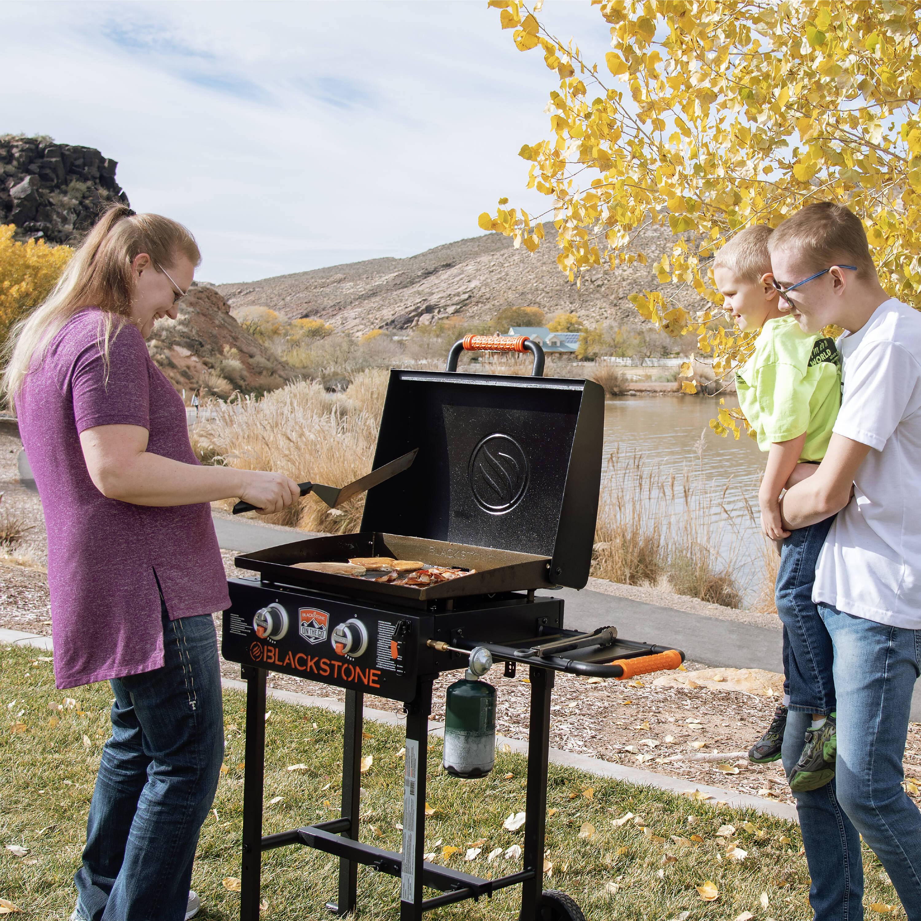 Blackstone On the Go Tailgater Griddle Combo 534-Sq in Black