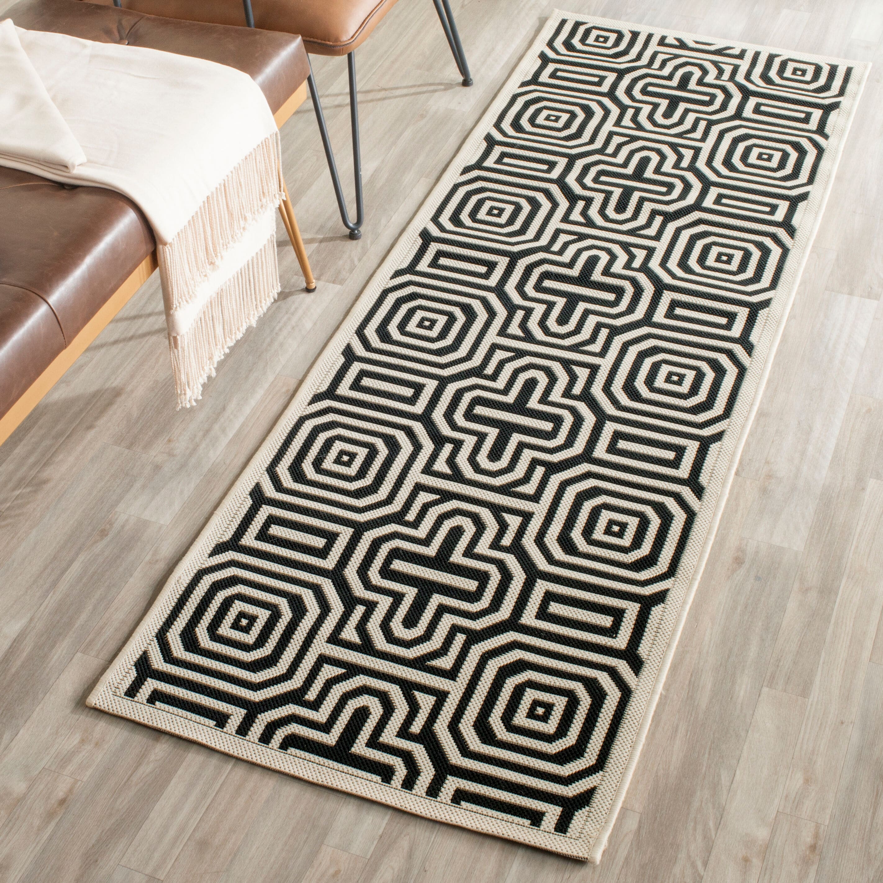 Safavieh CY2962-3901-210 Courtyard Nord 2 x 10 (ft) Loomed Polypropylene Sand/Black Rectangular Indoor/Outdoor Abstract Coastal Runner rug