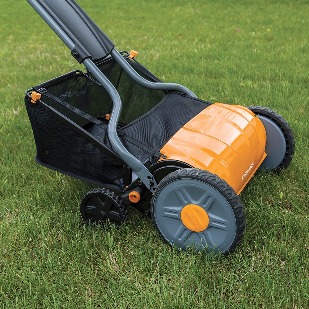 Fiskars StaySharp Reel Lawn Mower, 17-Inch Cut Width, 5-Position Height  Adjustment, Rust Resistant, Eco-Friendly, Easy to Push in the Reel Lawn  Mowers department at