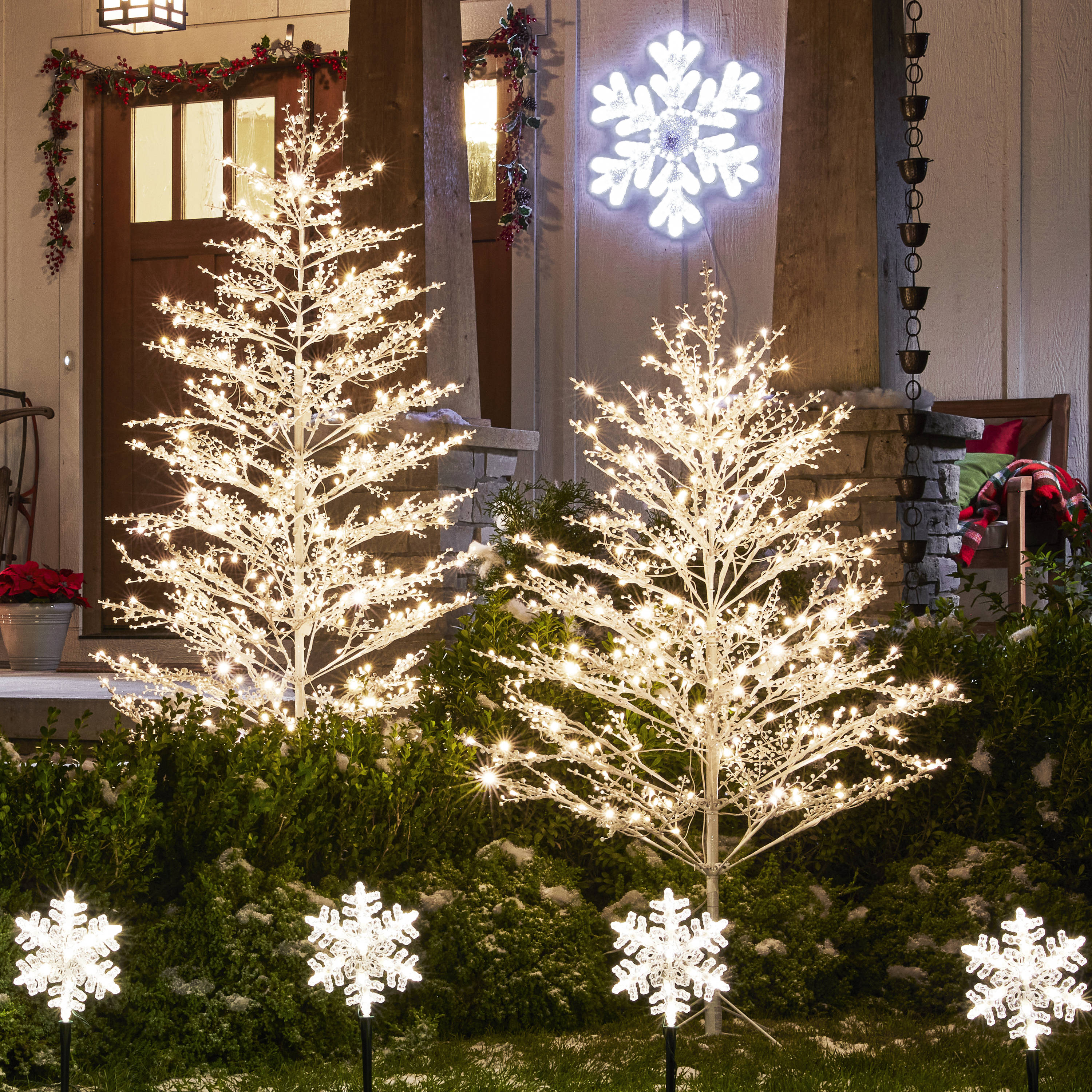 GE 28-in Hanging Snowflake Hanging Decoration with White LED Lights at ...