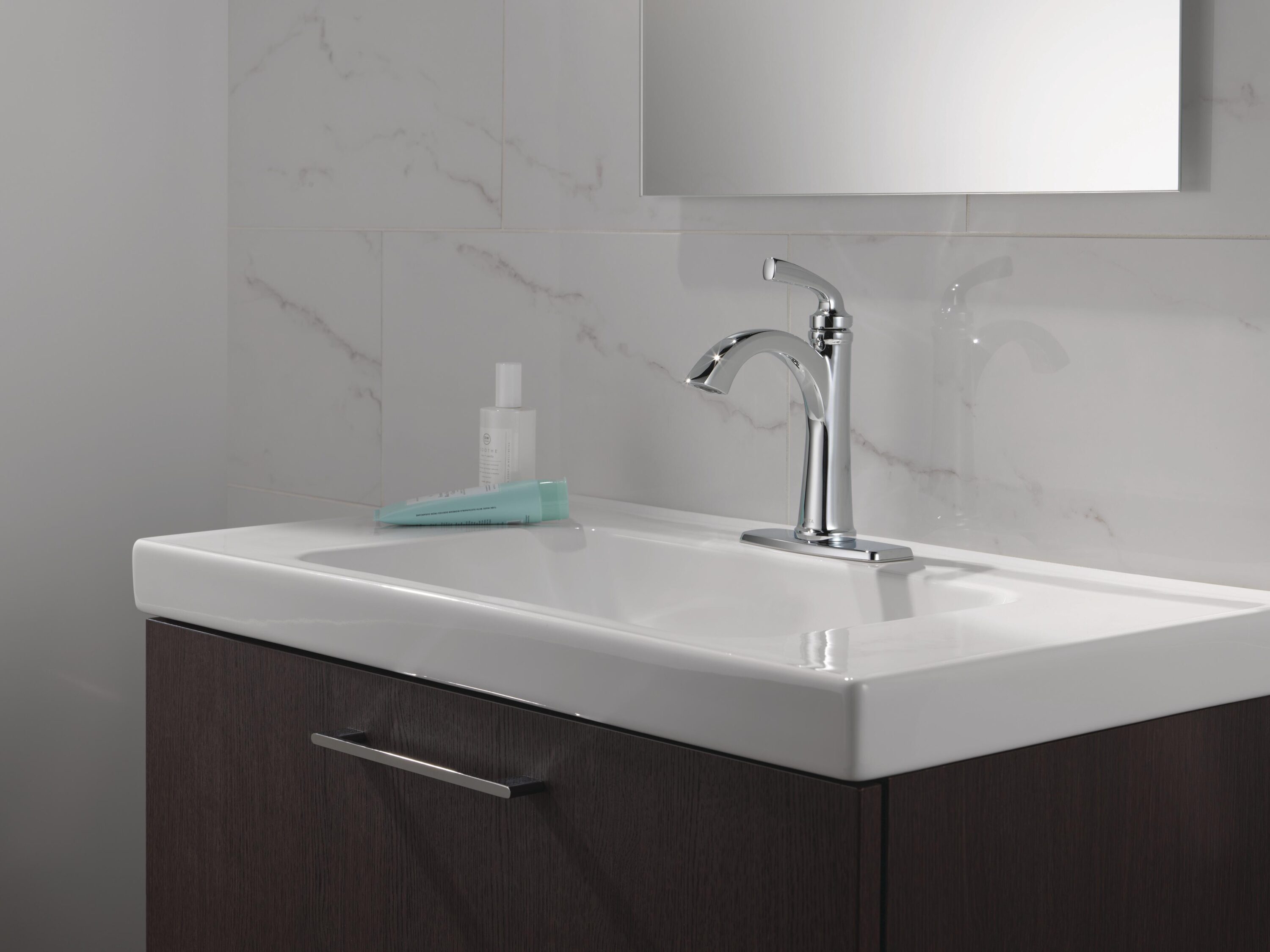 Delta Geist Chrome Single Hole 1-Handle WaterSense Bathroom Sink Faucet With Drain And Deck Plate 15864LF At