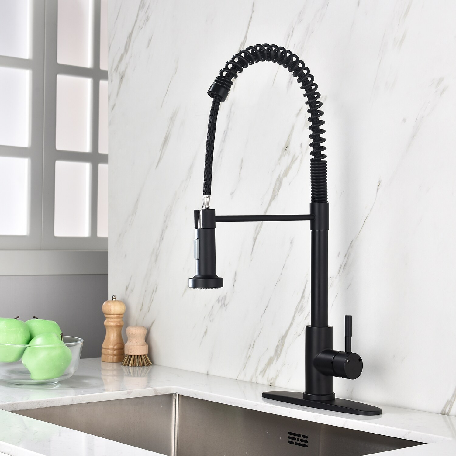 Tatayosi JJ-03MB02 360 degree Swivel Pull-Out Kitchen Faucet with Single Handle