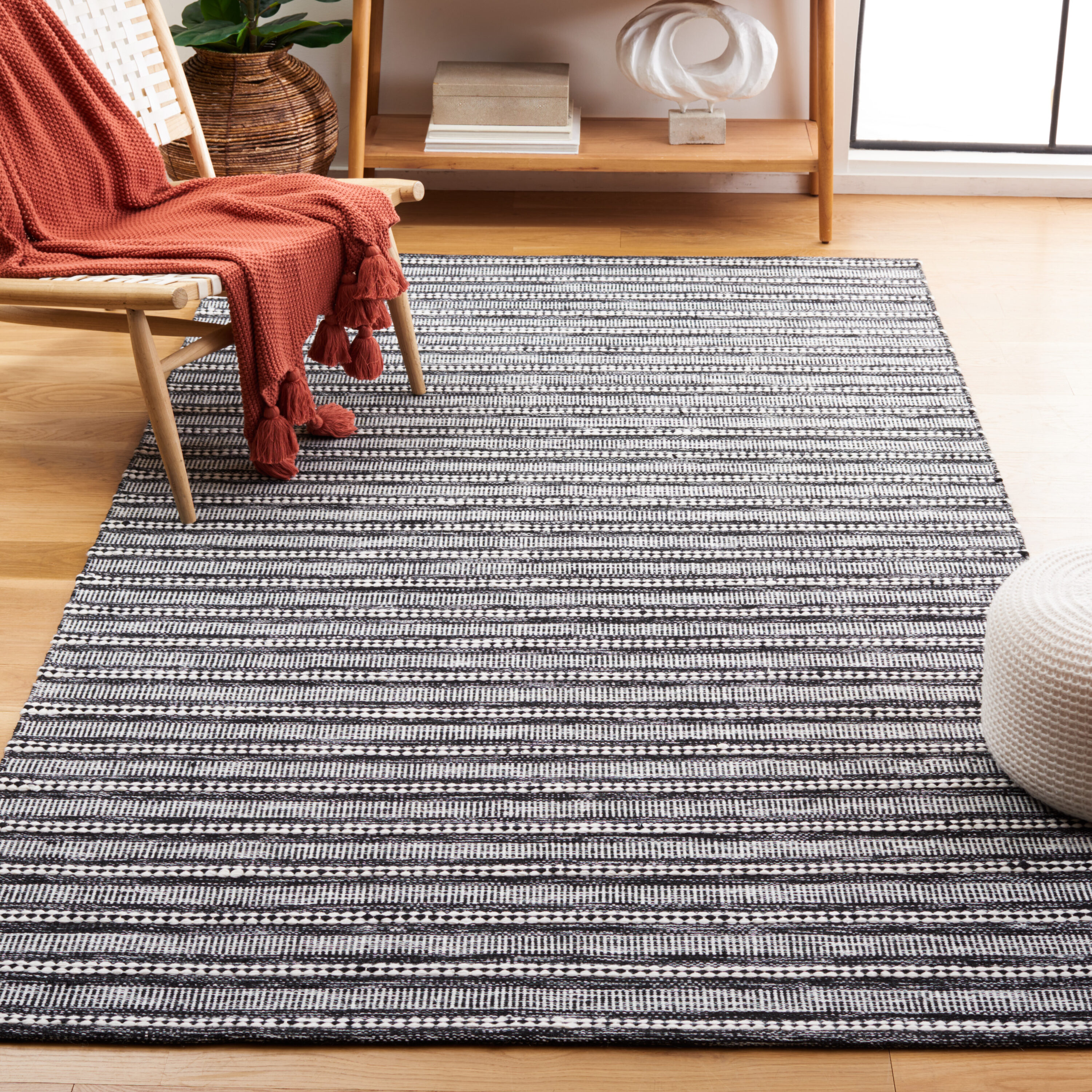  Kilim 450 Black/Ivory Contemporary 4Ft x 6Ft Small Rectangle Rug