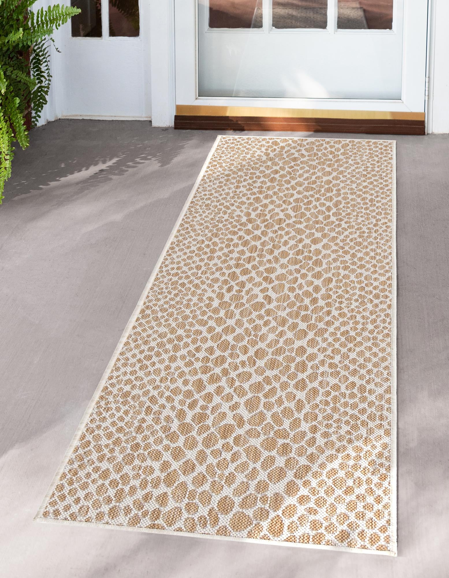Unique Loom 3152769 Jill Zarin Cape Town 2 x 6 (ft) Loomed Polypropylene Dark Beige Rectangular Indoor/Outdoor Animal print Runner rug