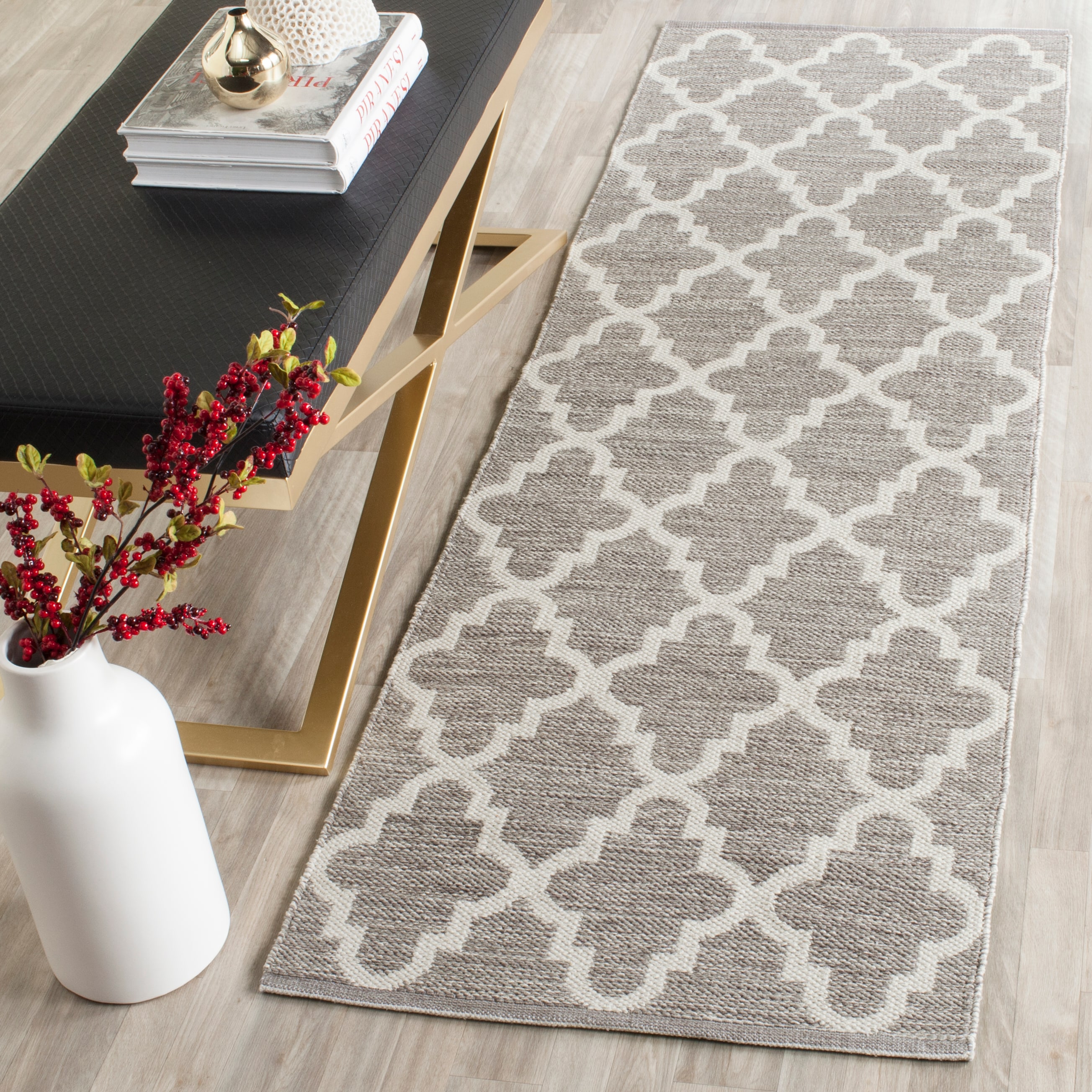 Safavieh MTK810A-29 Montauk Bolsa 2 x 9 (ft) Cotton Gray/Ivory Rectangular Indoor Trellis Coastal Runner rug