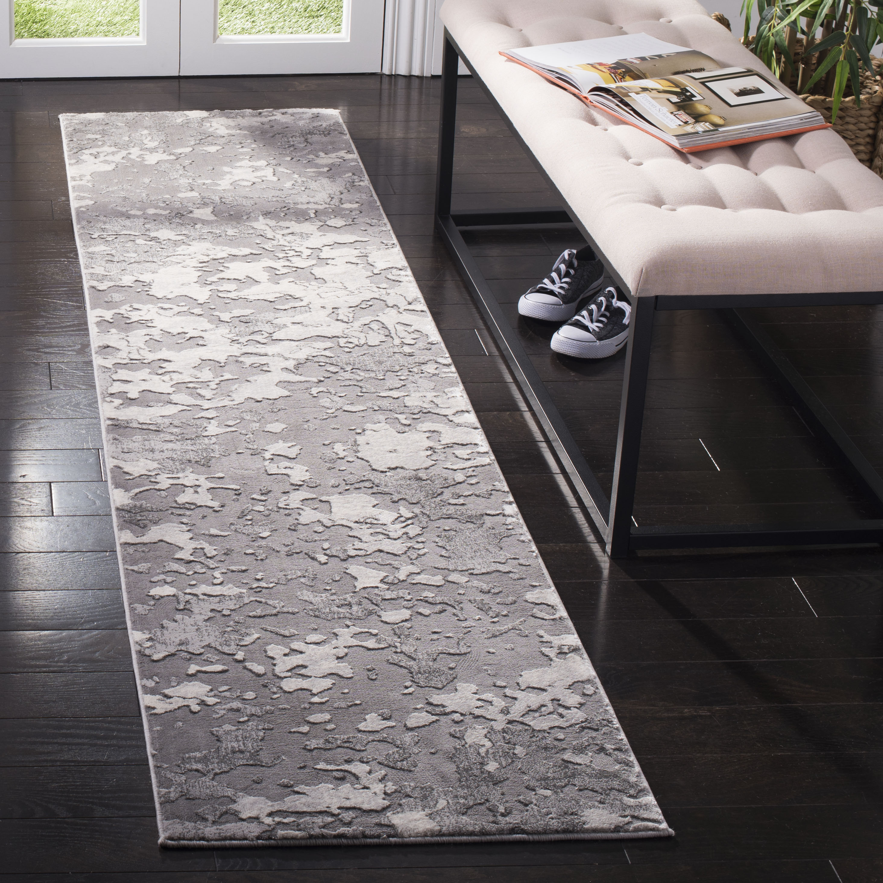 Safavieh LUR184F-28 Lurex Glam 2 x 8 (ft) Loomed Synthetic Gray/Light Gray Rectangular Indoor Abstract Industrial Runner rug