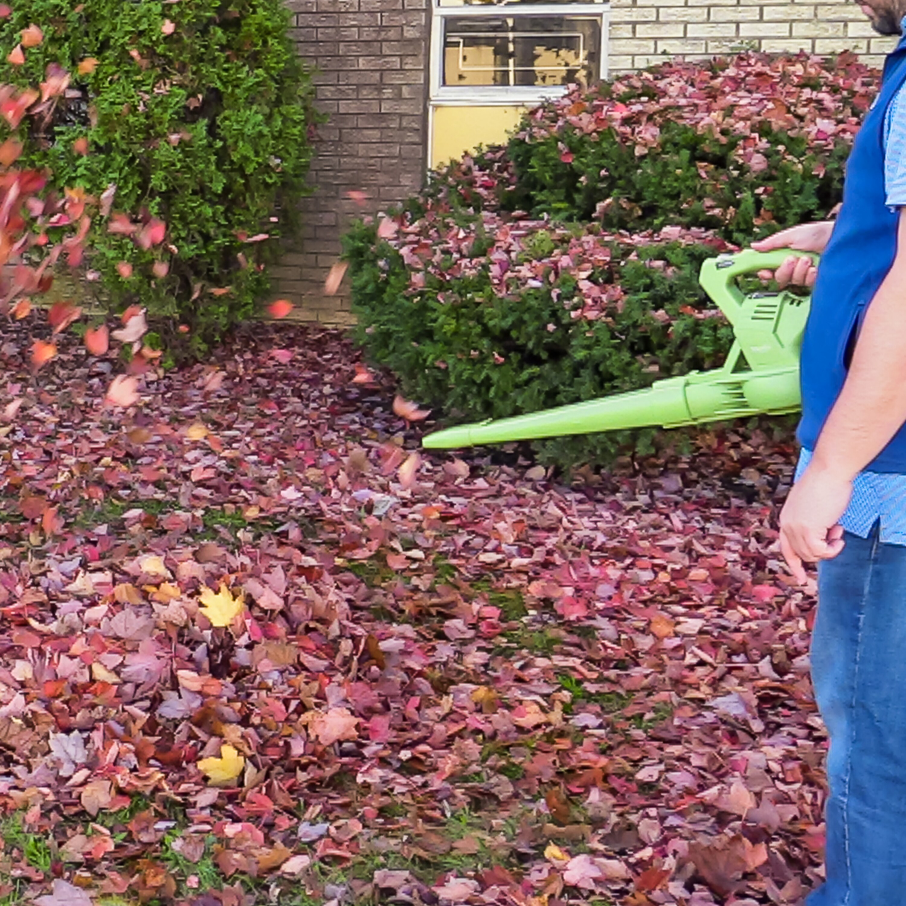 Martha Stewart Living 215 MPH 240 CFM 10 Amp Electric Handheld Leaf Blower