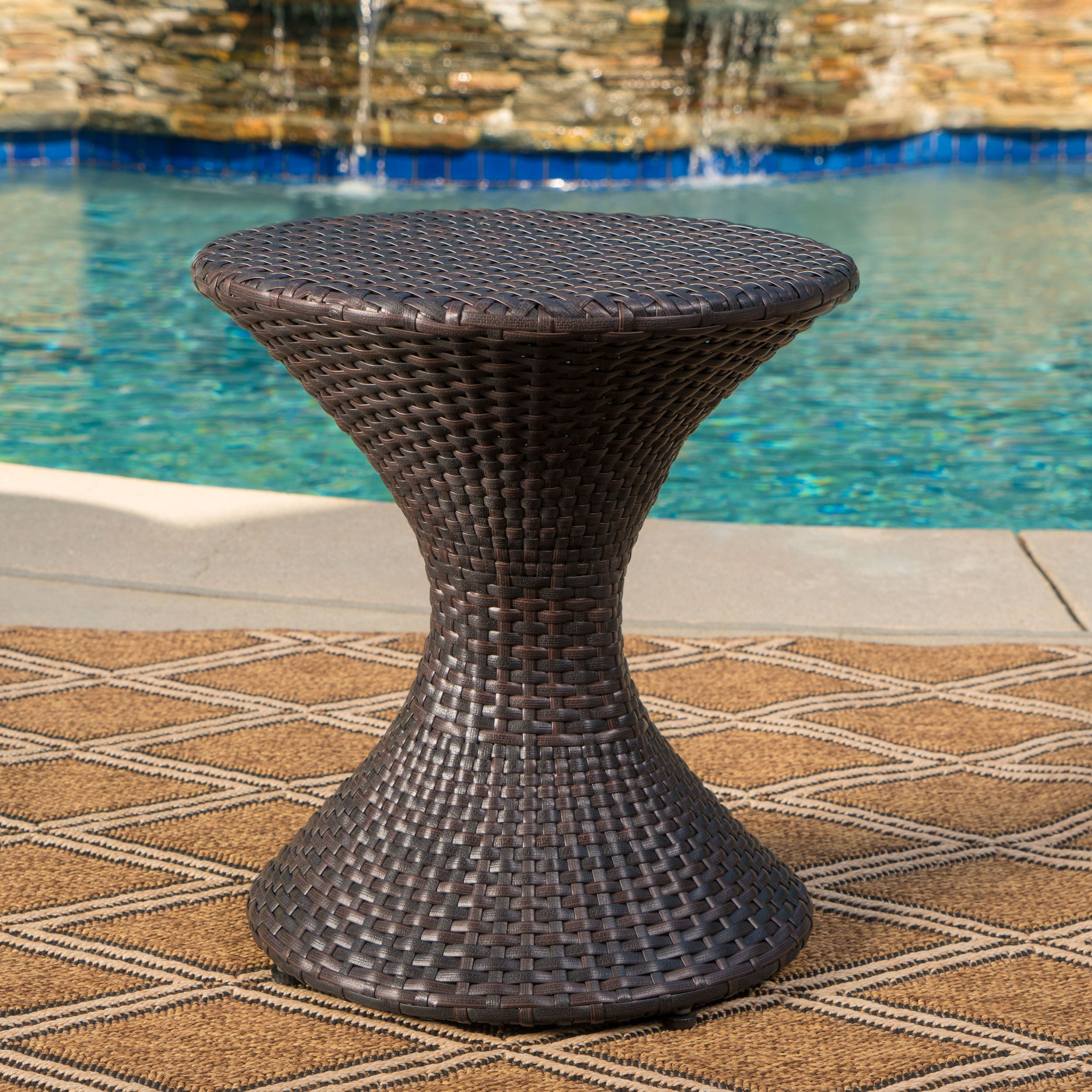 Christopher Knight Home 301481 Franklin Outdoor Round Wicker Side Table -multibrown