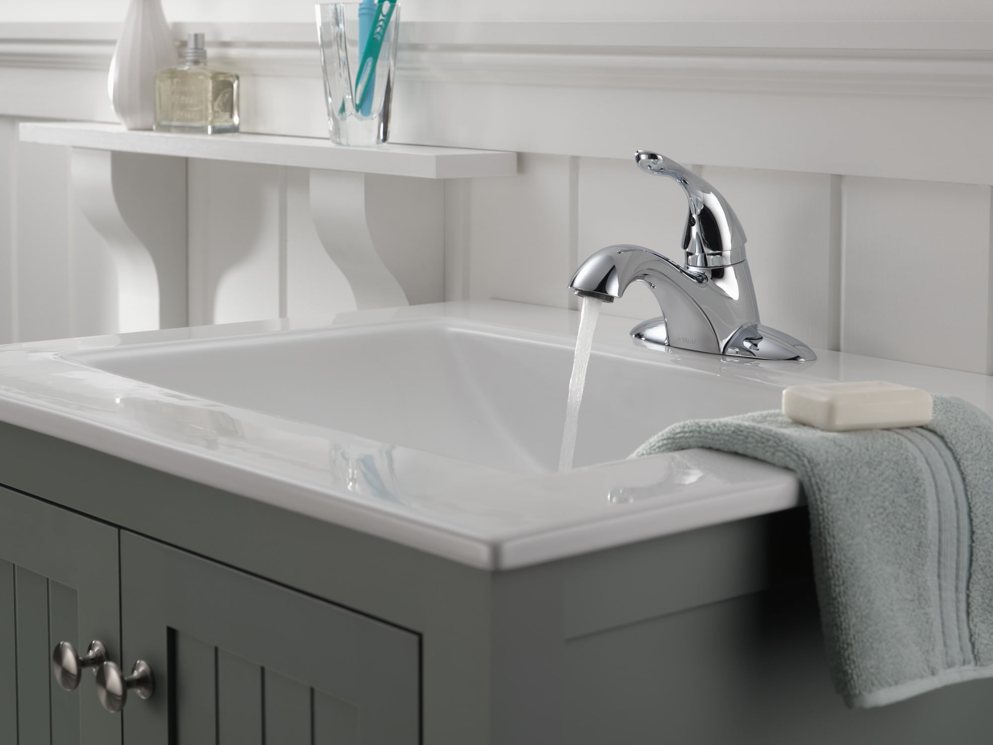 Chrome Modern Single Handle Centerset Bathroom Faucet