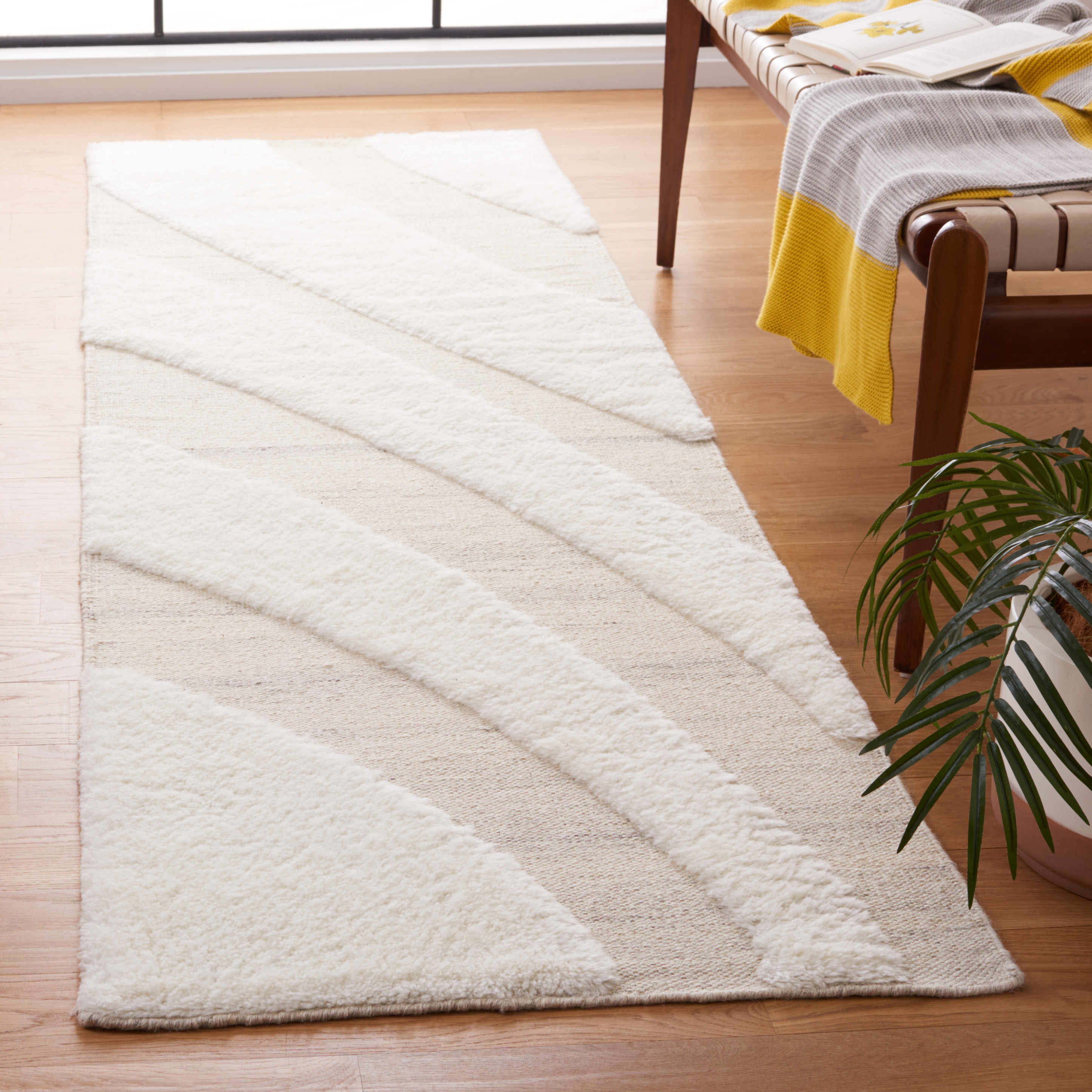  Manhattan 552 Ivory/Beige Contemporary 2Ft-3In x 8Ft Runner Rug
