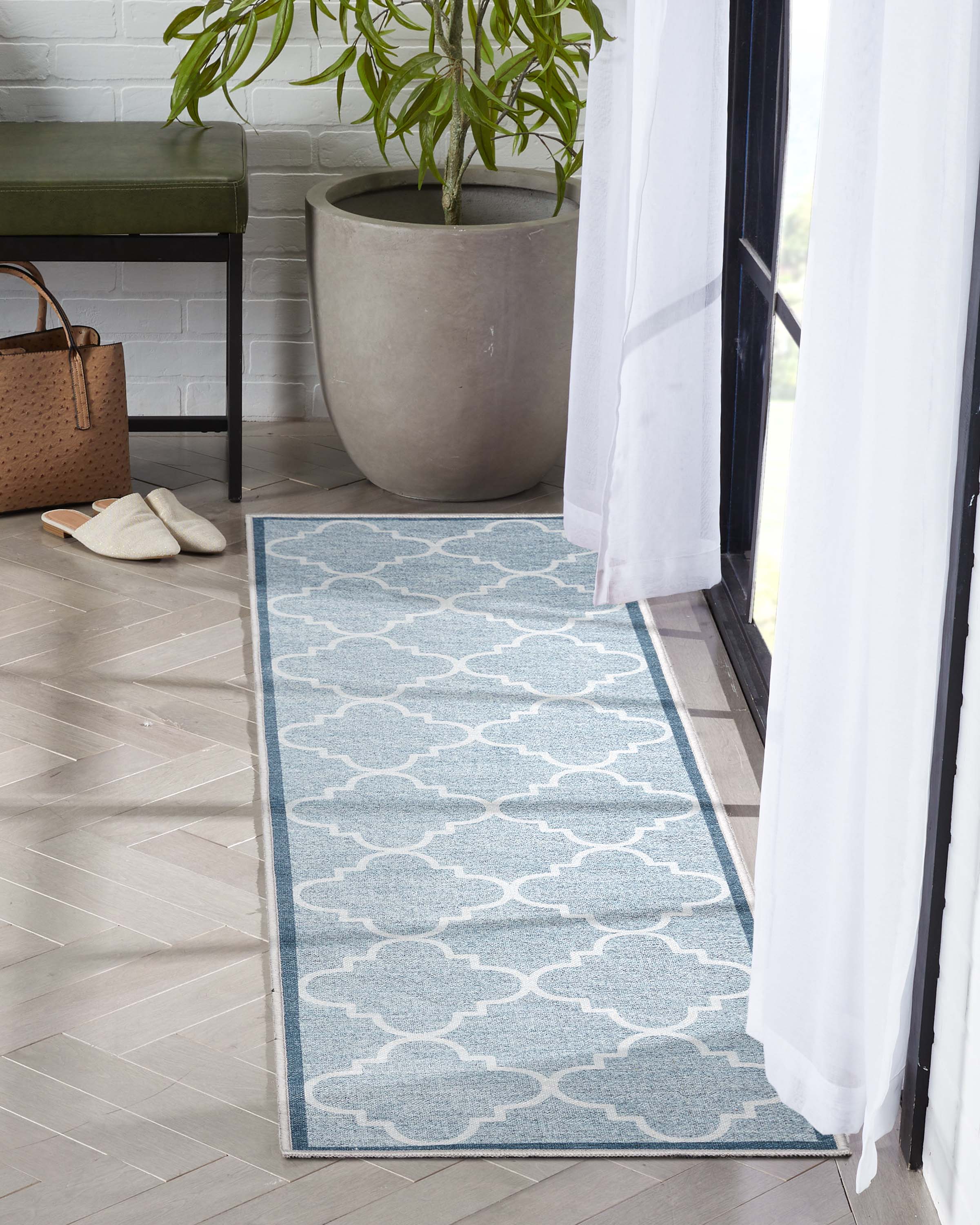 Gray and White Synthetic Trellis 2' x 7' Runner Rug