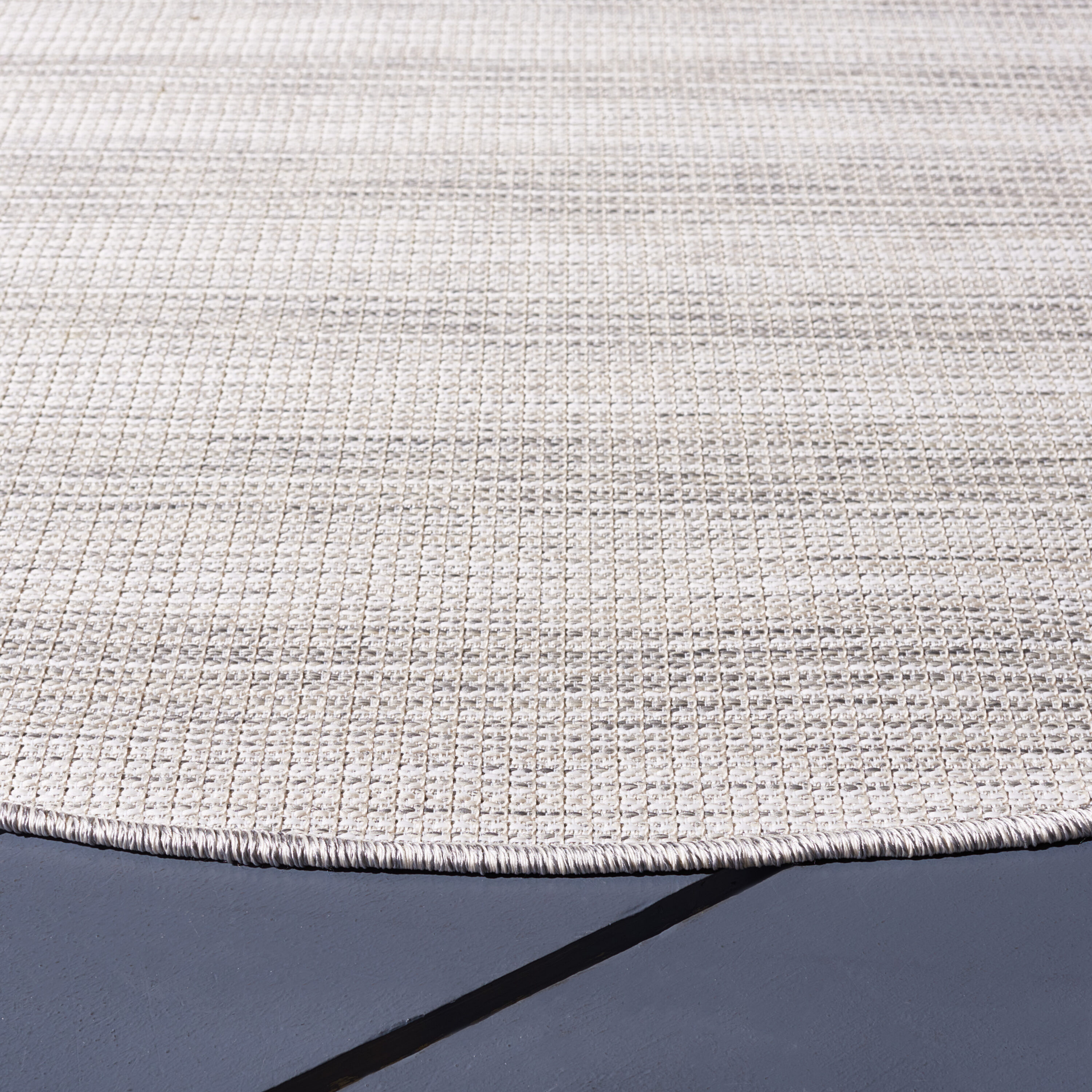 Ivory and Grey Round Synthetic Indoor/Outdoor Rug