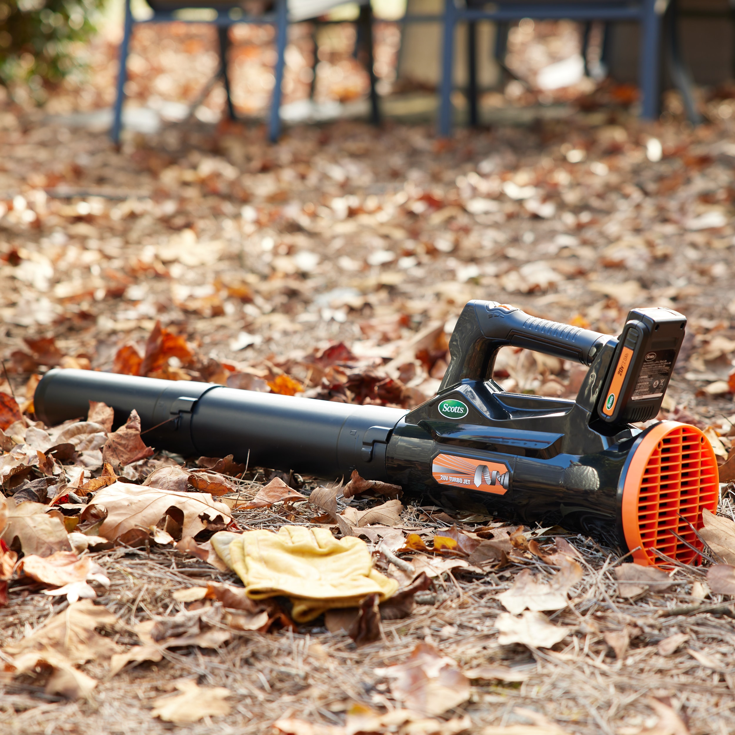 BLACK+DECKER POWERBOOST 20-volt Max 100-CFM 130-MPH Battery Handheld Leaf  Blower 2 Ah (Battery and Charger Included) in the Leaf Blowers department  at