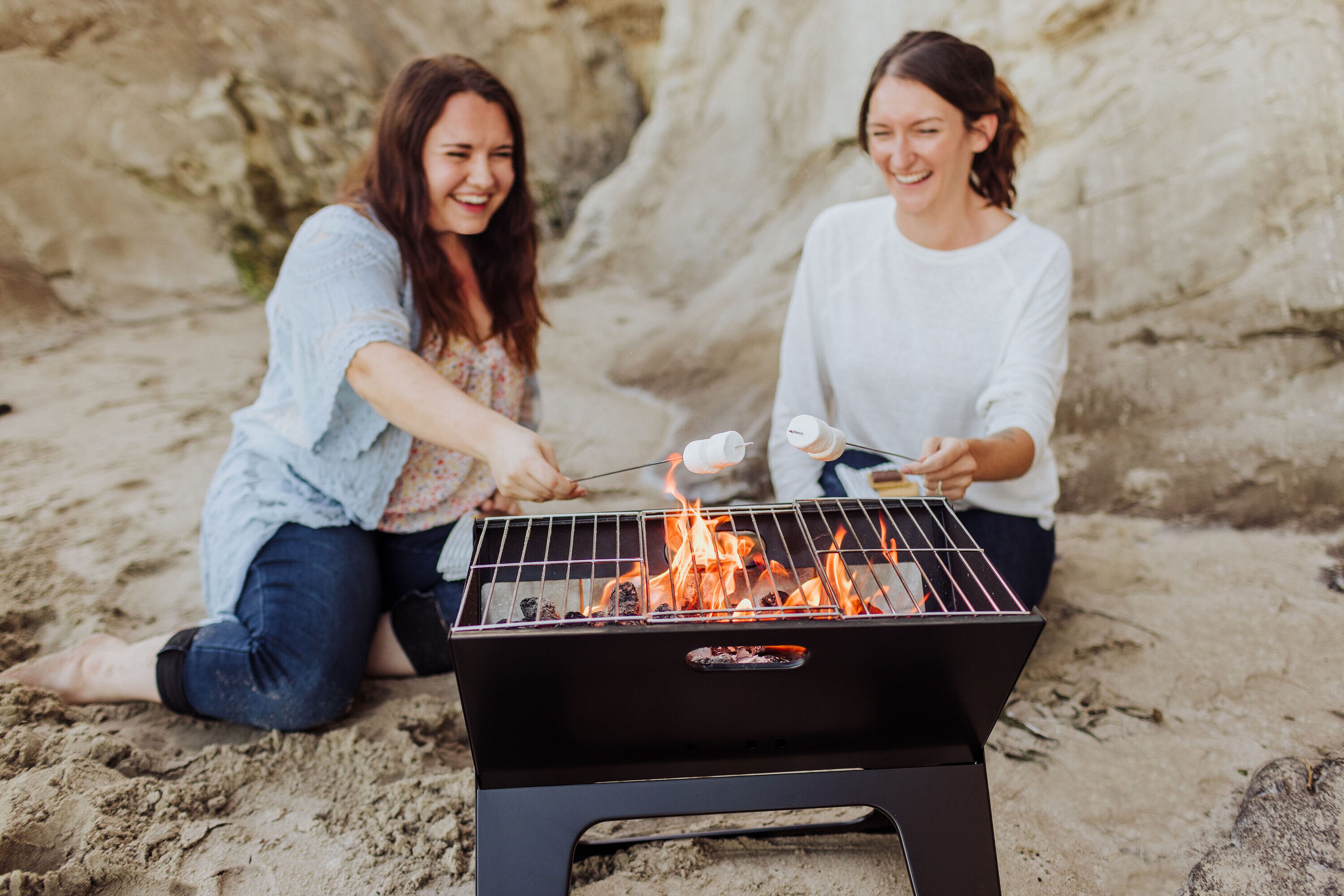 Small Grill, Round Charcoal Grill Camping Grill, Foldable Non-slip