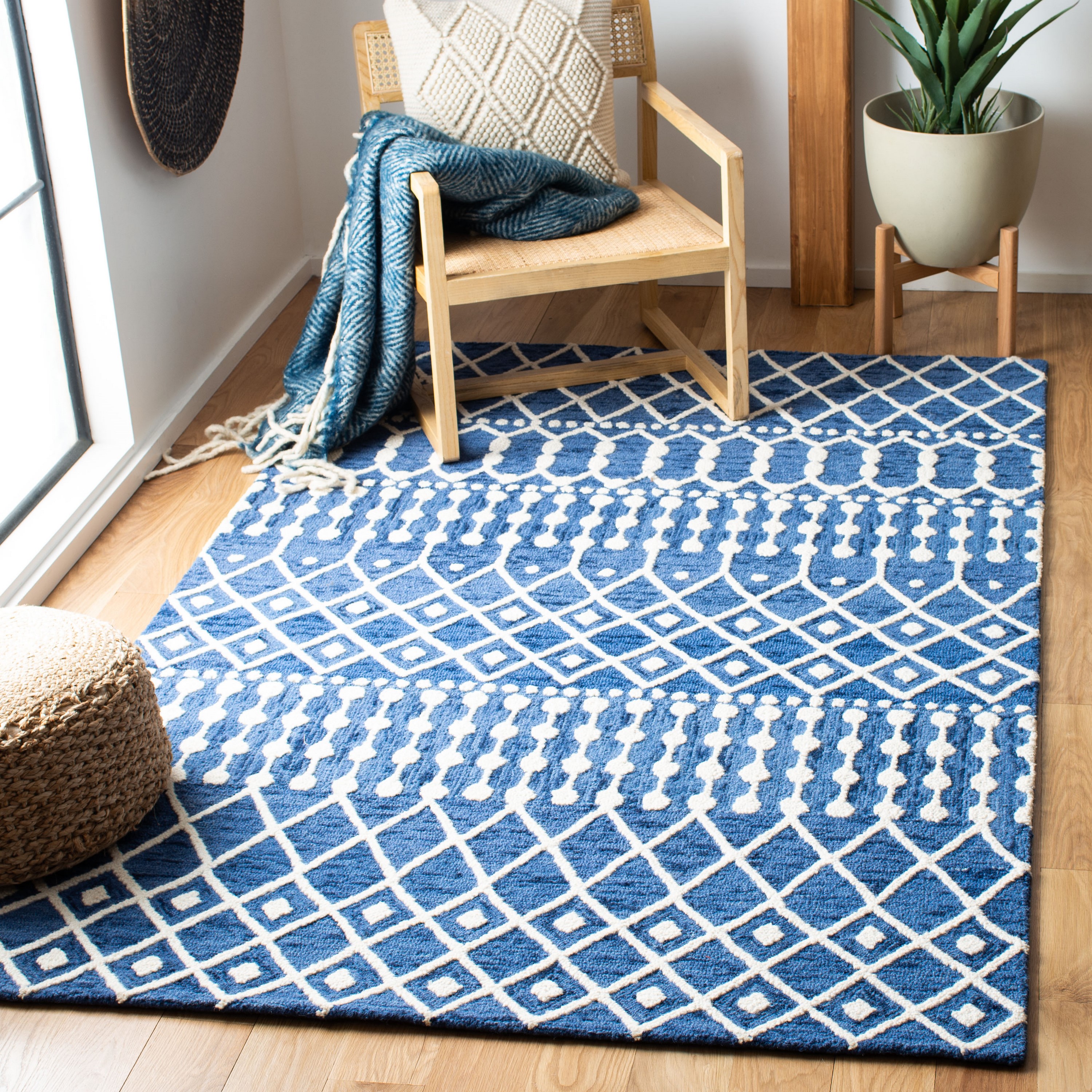 Safavieh BLM115N-3 Blossom Samantha 3 x 5 (ft) Tufted Wool Navy/Ivory Rectangular Indoor Geometric Bohemian/Eclectic Throw rug