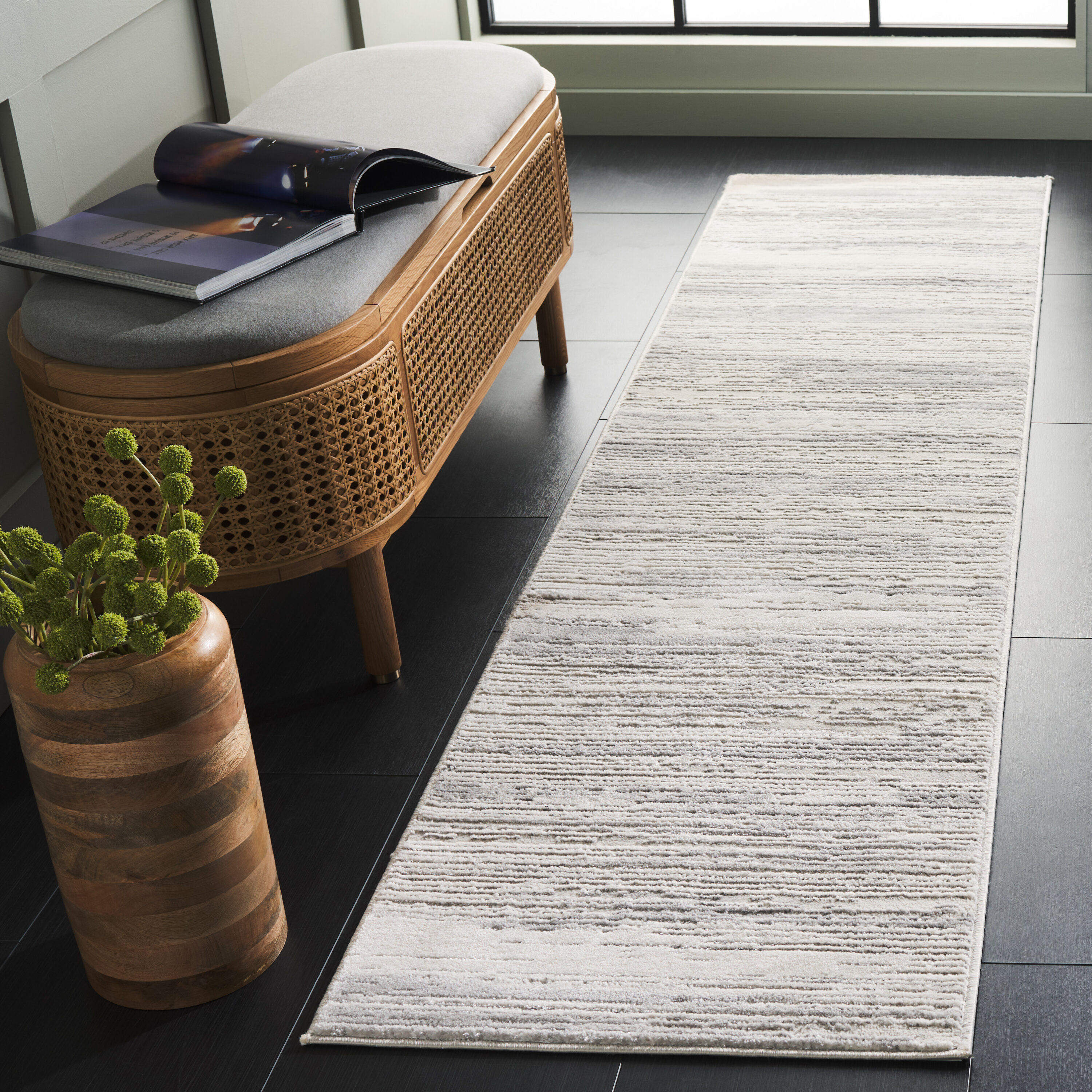 Safavieh - Hanna 114F Grey/Ivory 2 x 8 Runner rug