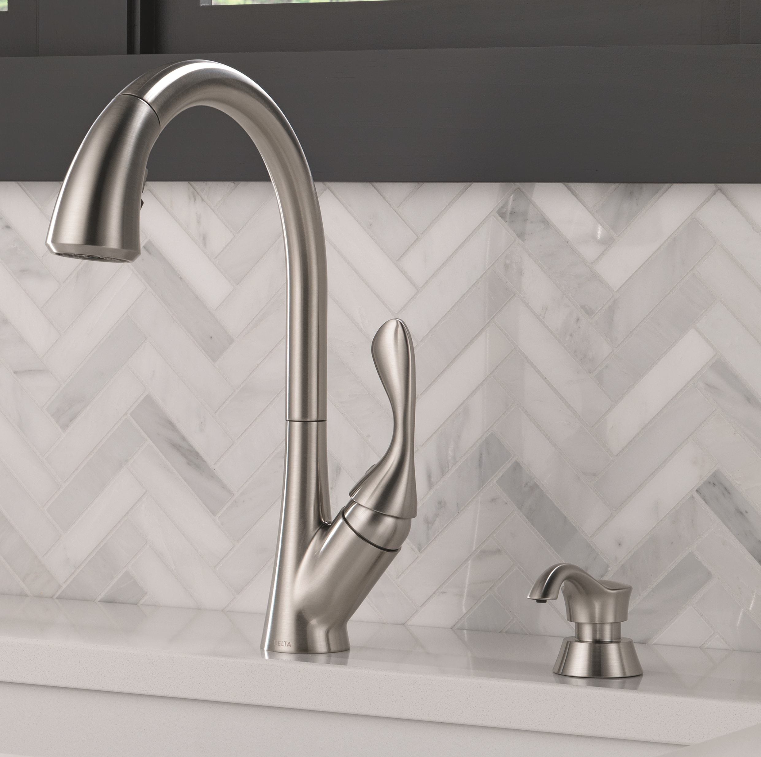 Delta 19922Z-SSSD-DST Ashton Stainless Single Handle Deck-mount Pull-down Kitchen Faucet with Sprayer ( Deck Plate Included ) (Soap Dispenser Included)
